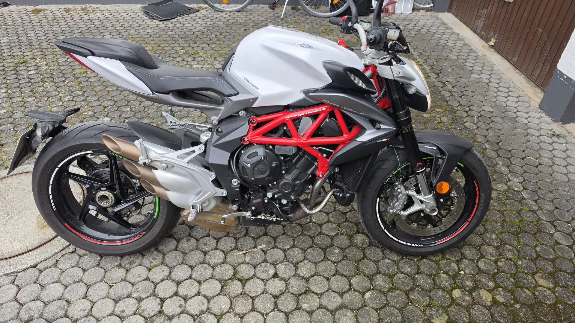 MV Agusta Brutale 800 Blanco - 2