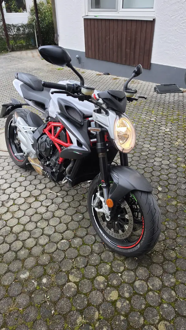 MV Agusta Brutale 800 Blanco - 1
