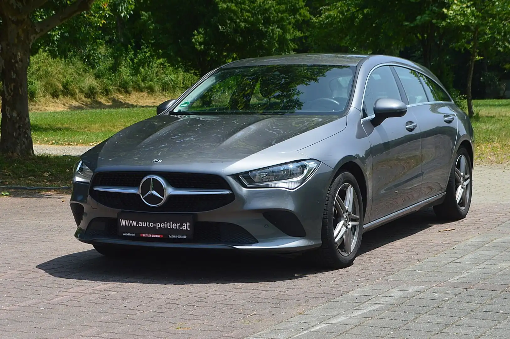 Mercedes-Benz CLA 180 Aut.+NAVI+SHZ+PDC+TEL Grau - 2