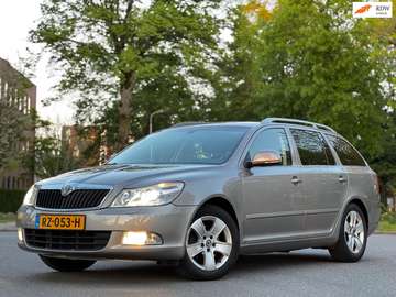 Combi 1.8 TSI Elegance Business Line|AUT DSG|NAVI|