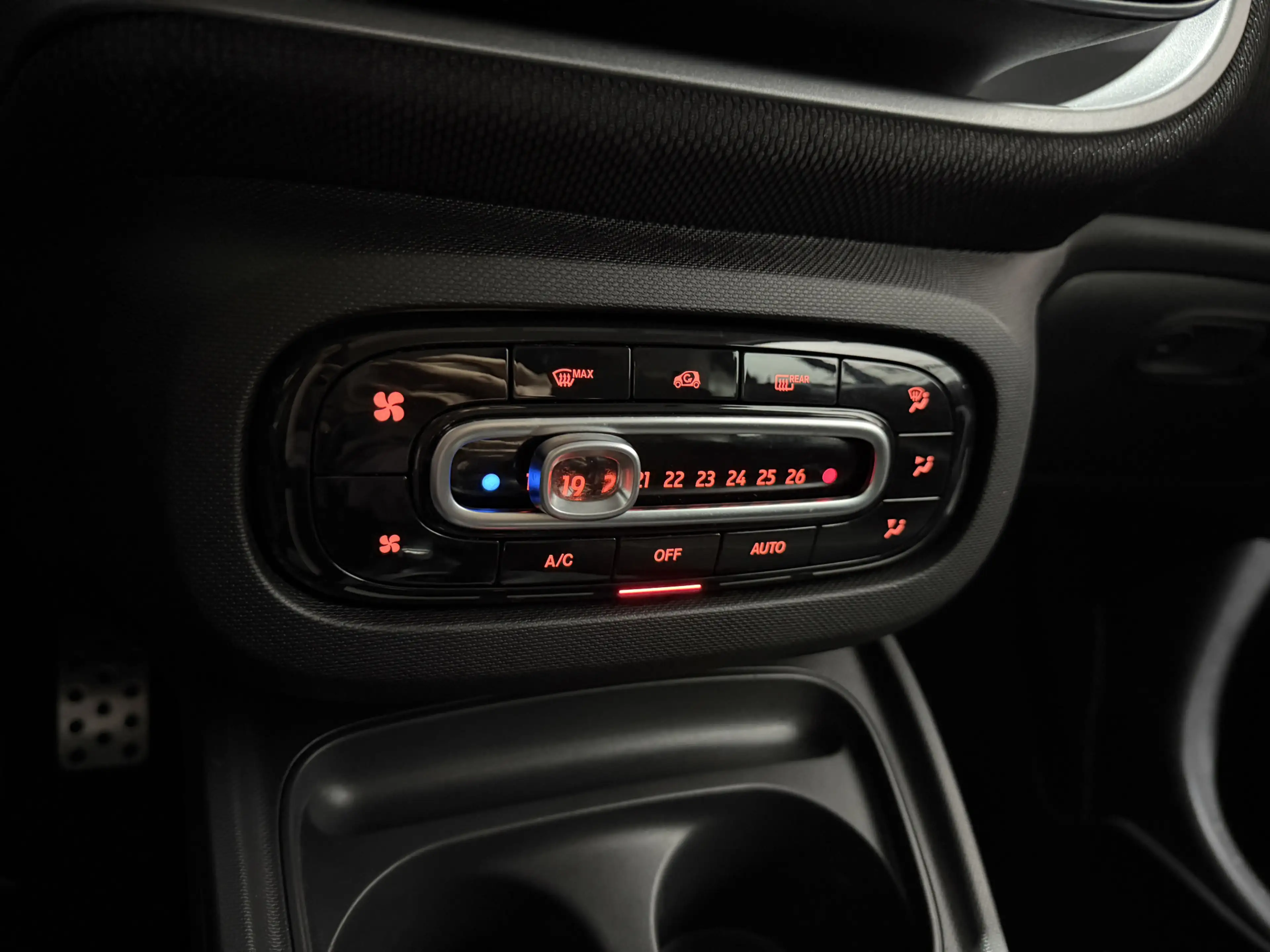 smart forTwo 1.0 Turbo Passion - Automaat - Airco / Bluetooth — photo 16