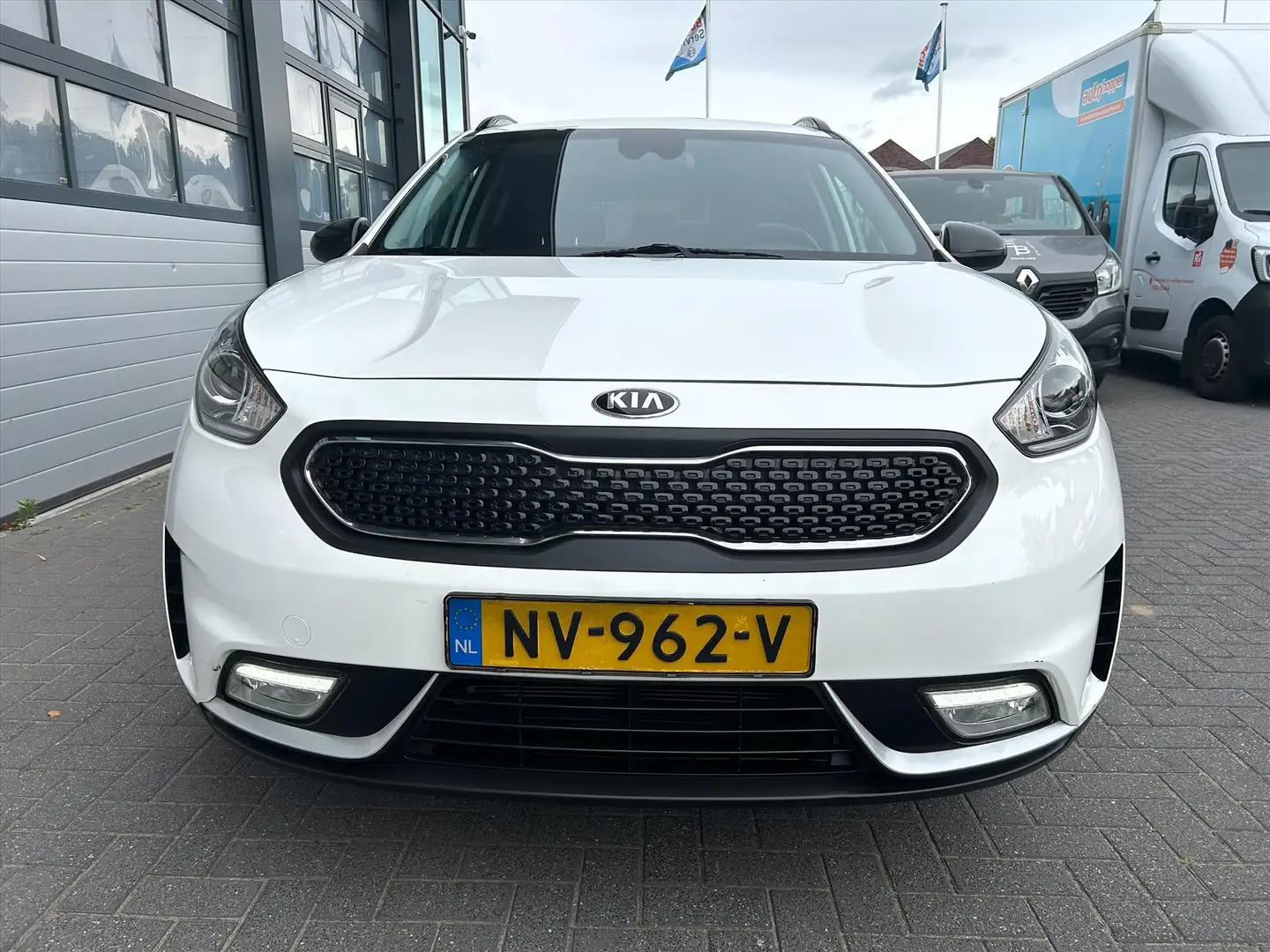 Kia Niro 1.6 GDi Hybrid 141pk DCT6, Trekhaak, Cruise, Clima Weiß - 2