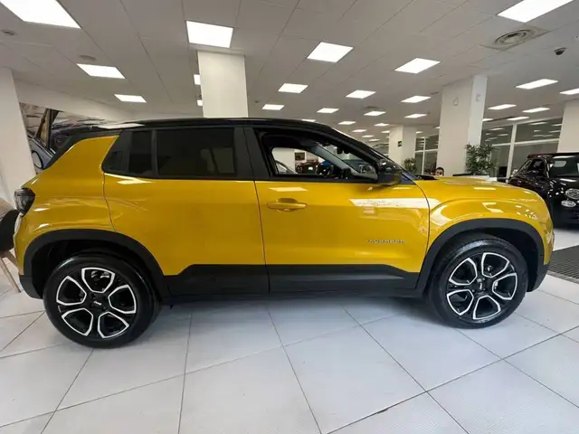 Jeep Avenger view 2