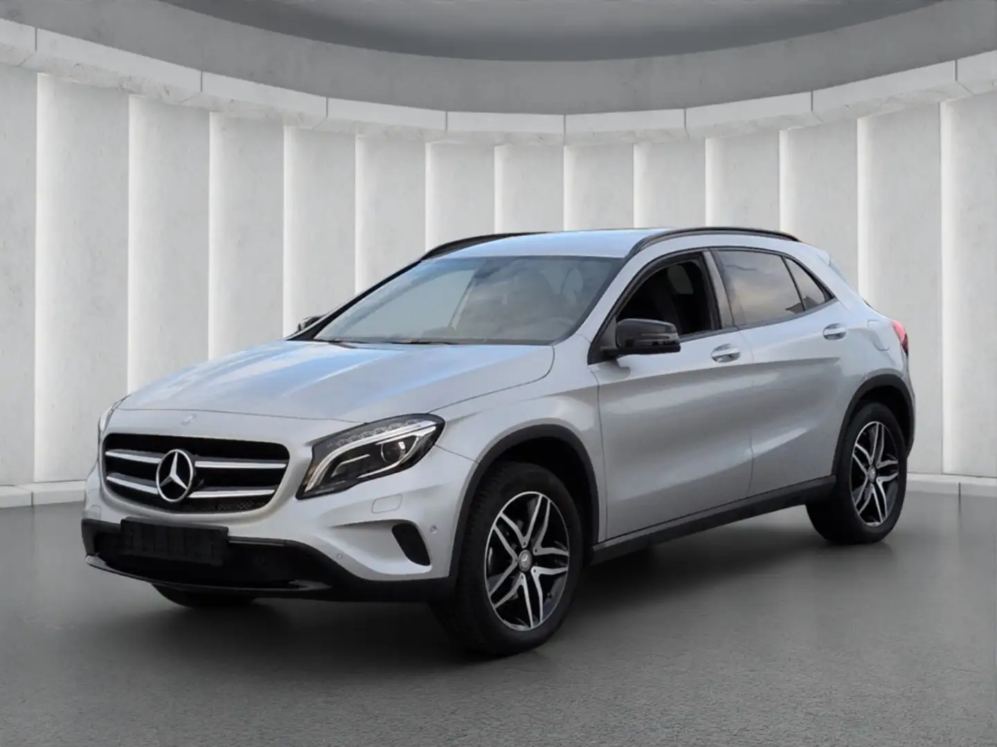 Mercedes-Benz GLA 200 SCORE*DCT AHK Bi-Xen Navi R-Kam Temp 18* Silber - 2