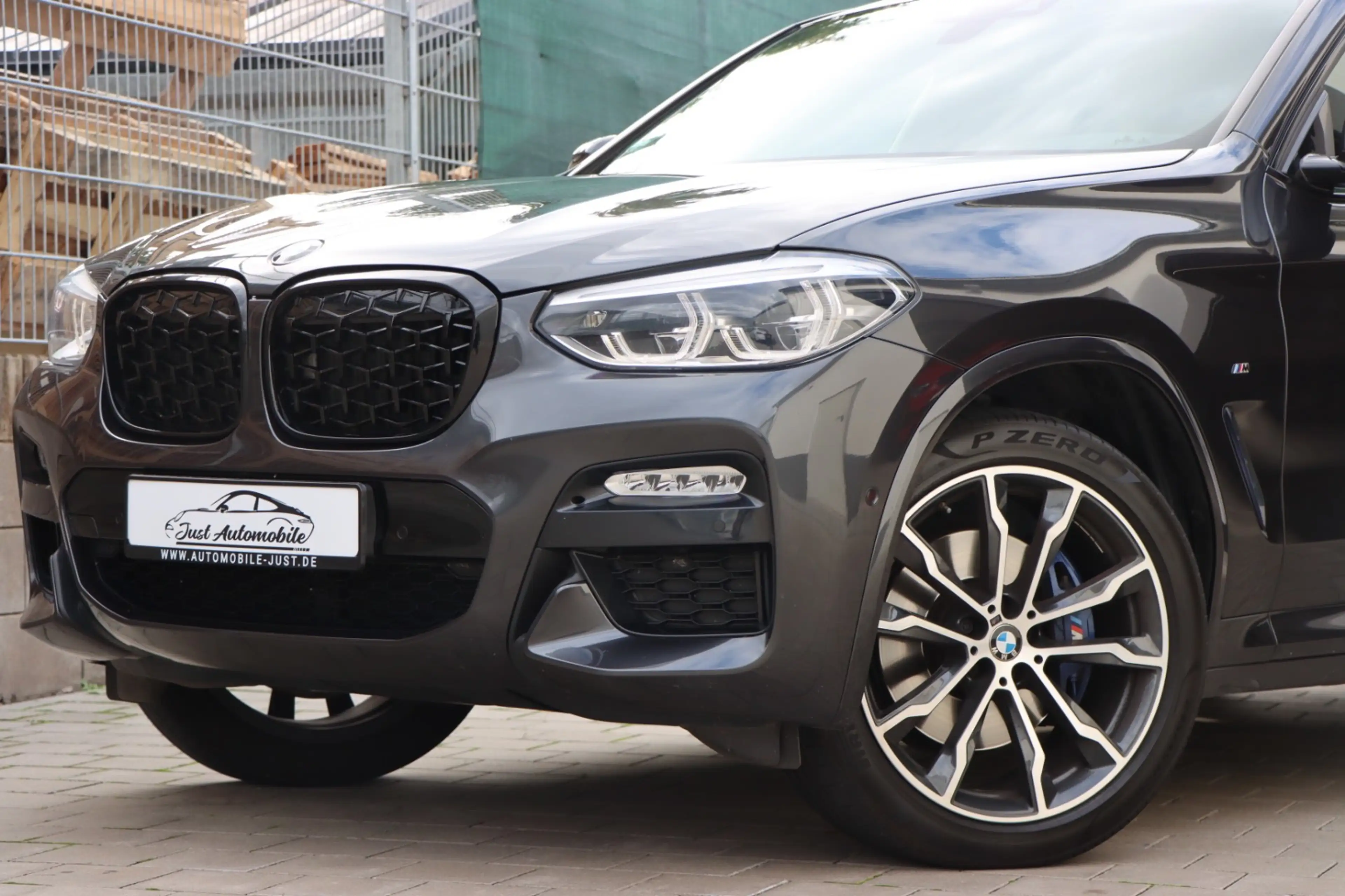 BMW X4 xDrive 20d M Sport/ Head Up/ Driving Assist / M-Sportbremsen / LED Scheinwerfer / — photo 3