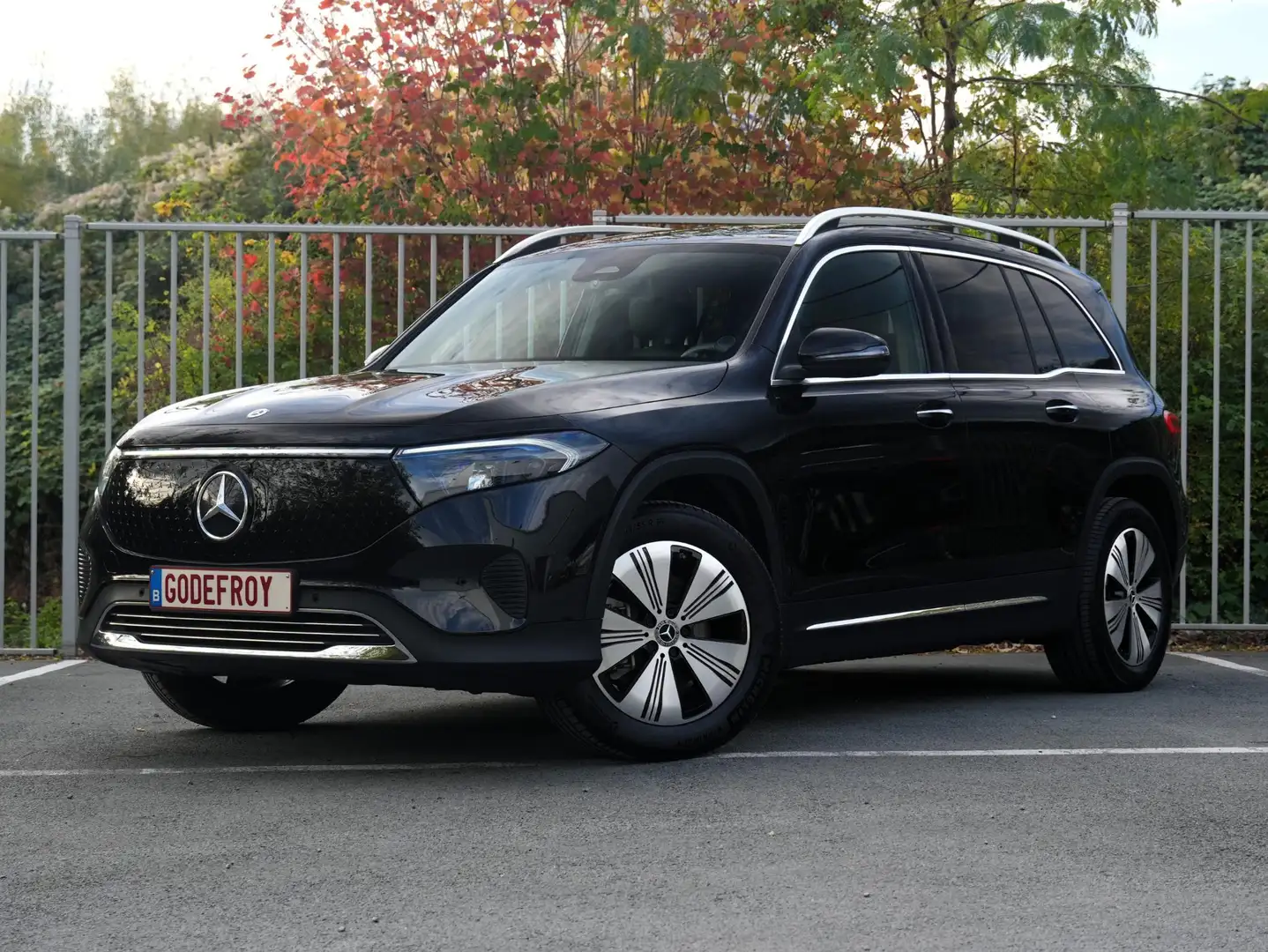 Mercedes-Benz EQB 300 4MATIC Schwarz - 2