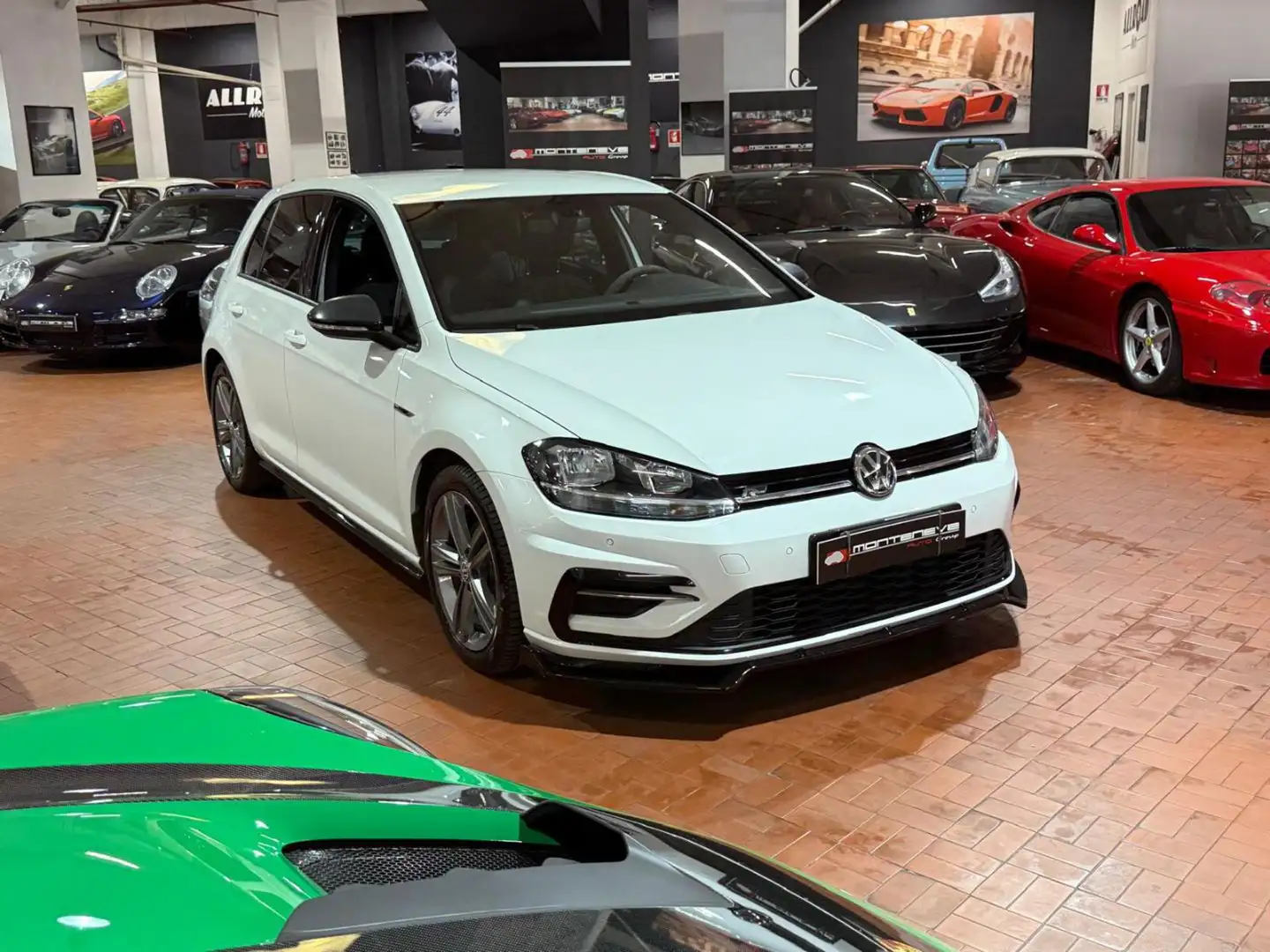 Volkswagen Golf 1.0 TSI 115 CV  Sport BlueMotion Pacchetto R-Line Bianco - 1