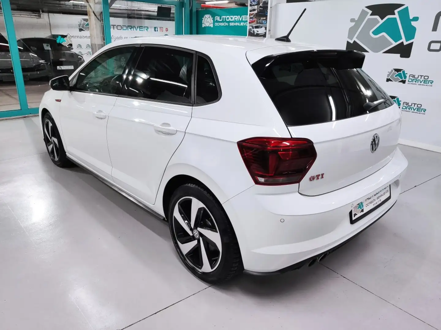 Volkswagen Polo 2.0 TSI GTI Wit - 2
