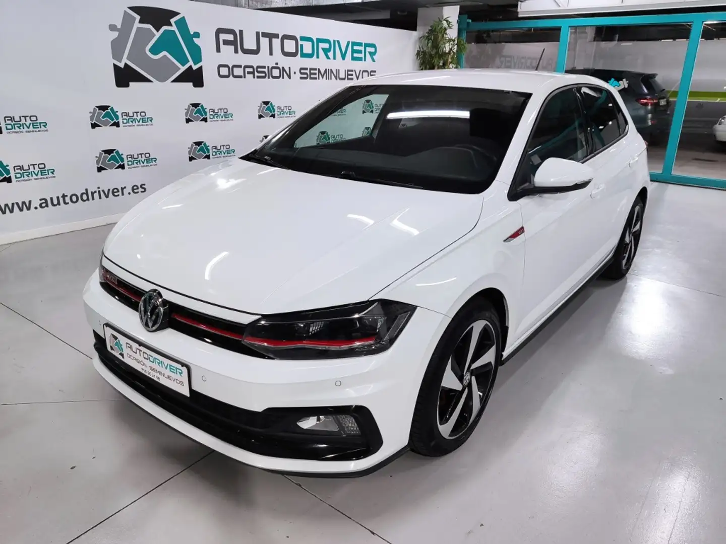 Volkswagen Polo 2.0 TSI GTI Wit - 1