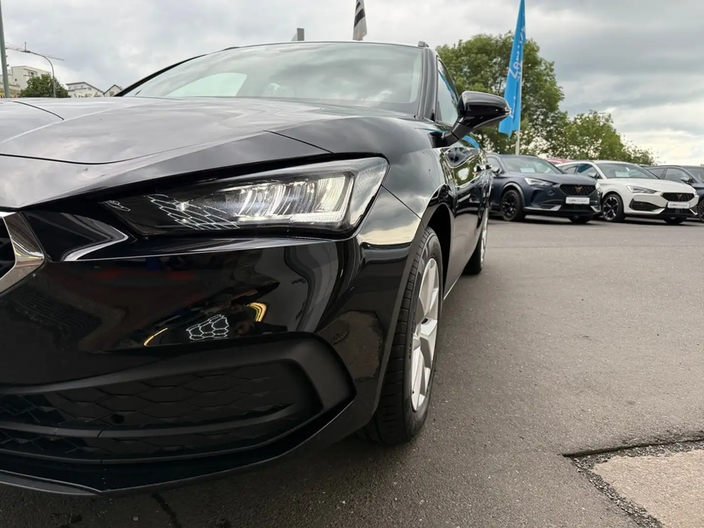 SEAT Leon ST 1,0 eTSI DSG Zwart - 2