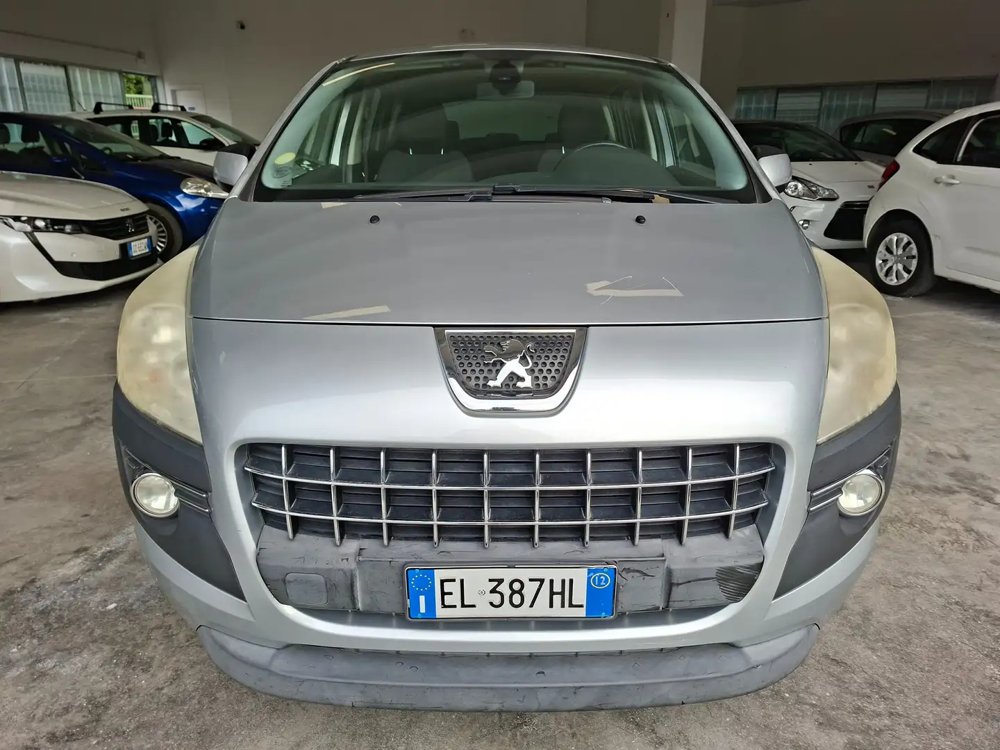 Peugeot 3008 1.6 HDI CAMBIO AUTOMATICO / EURO 5 Silber - 2