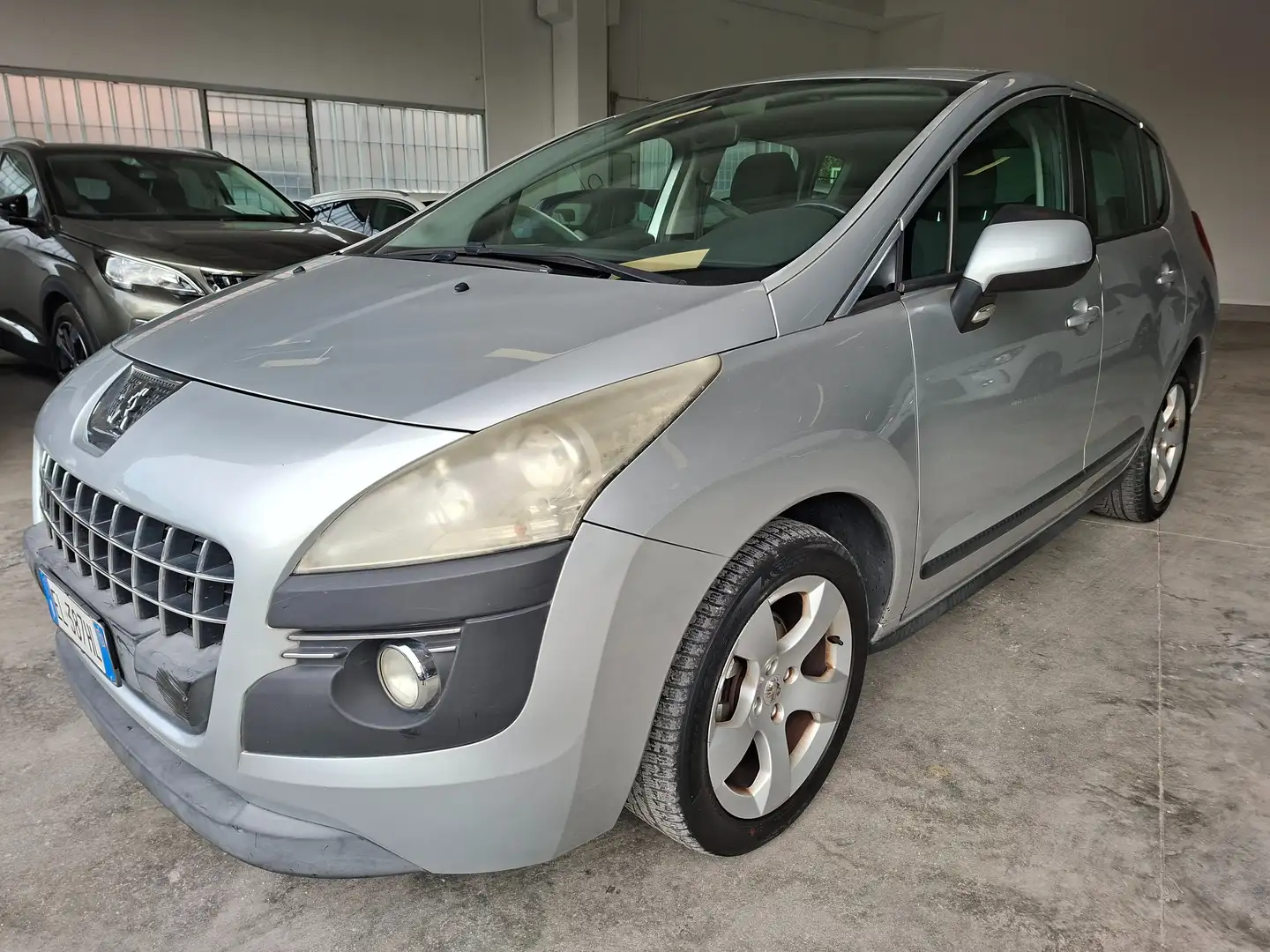 Peugeot 3008 1.6 HDI CAMBIO AUTOMATICO / EURO 5 Silber - 1