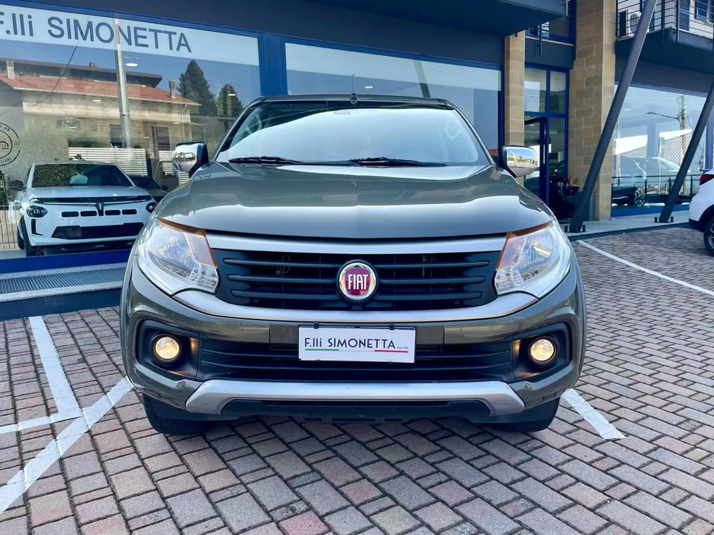 Fiat Fullback 2.4 180CV Doppia Cabina LX S&S Grau - 2