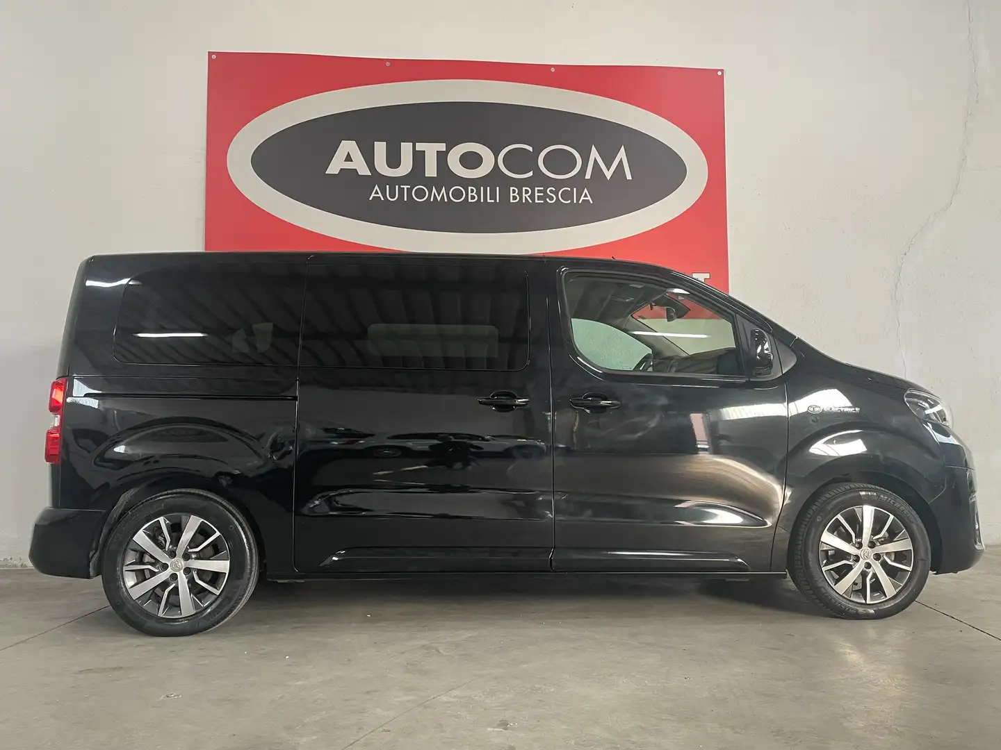 Toyota Proace electric 75 kWh L1 Medium D Executive Nero - 2