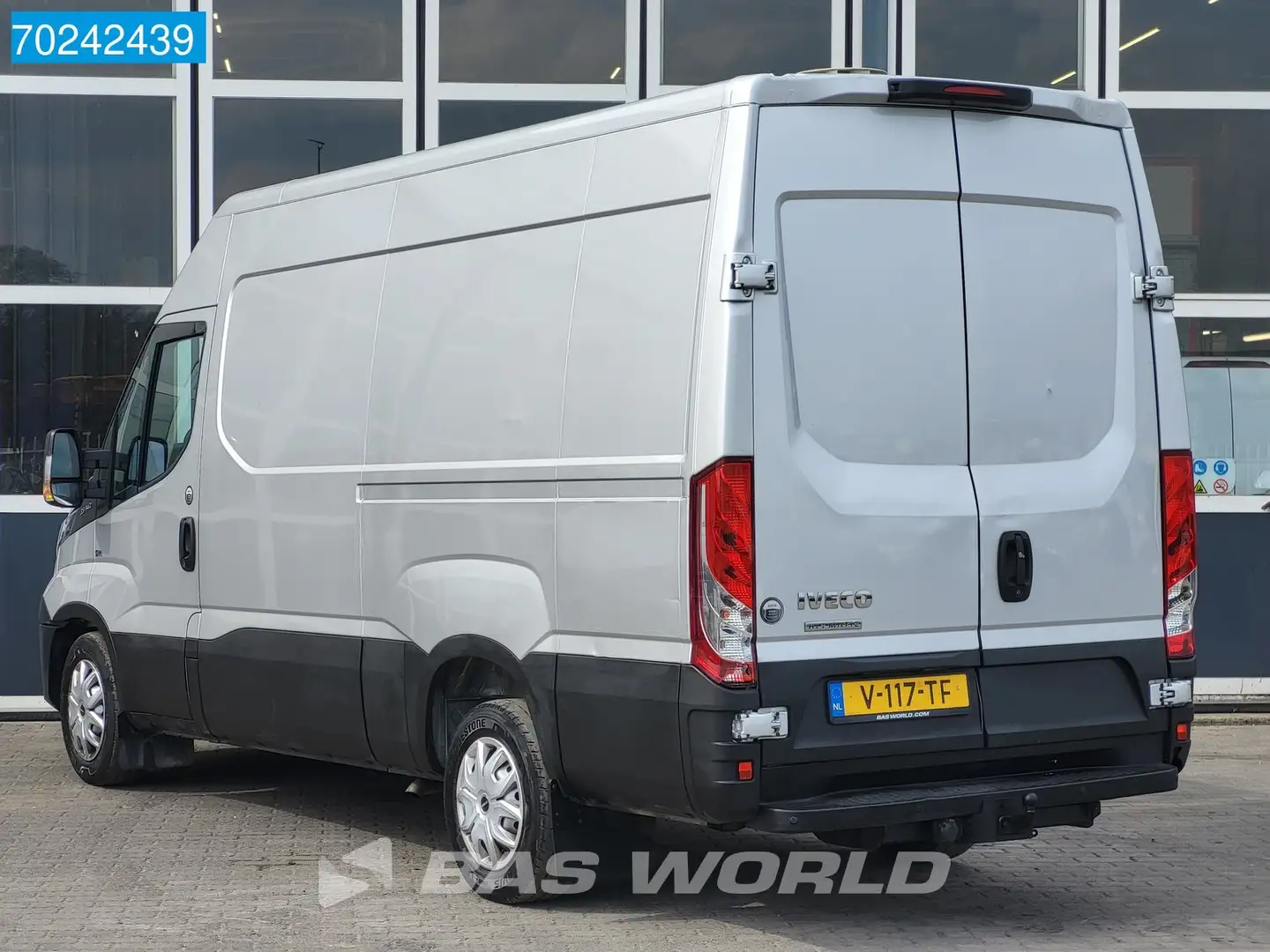 Iveco Daily 35S14 Automaat Euro6 L2H2 Trekhaak Airco Cruise 12 Srebrny - 2