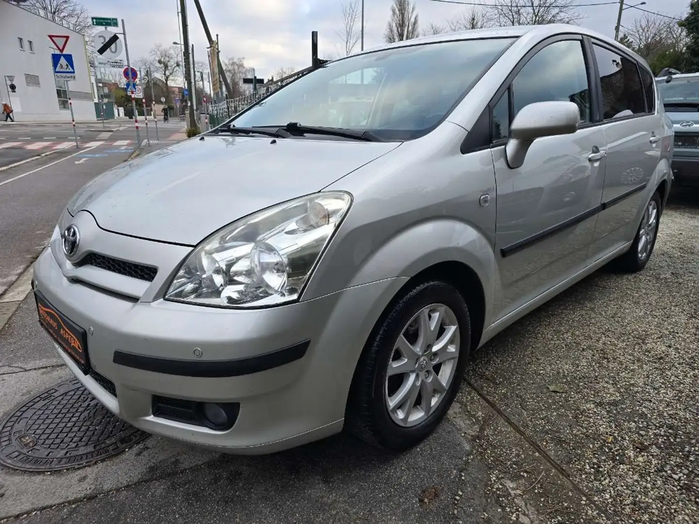 Toyota Corolla Verso 1,8 VVT-i Linea Austria 7 SITZE Silber - 2