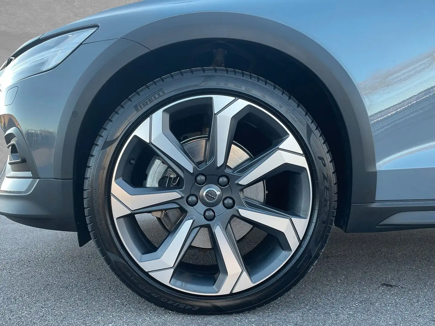 Volvo V60 Cross Country B4 AWD Mild-Hybrid Ultimate Grau - 2
