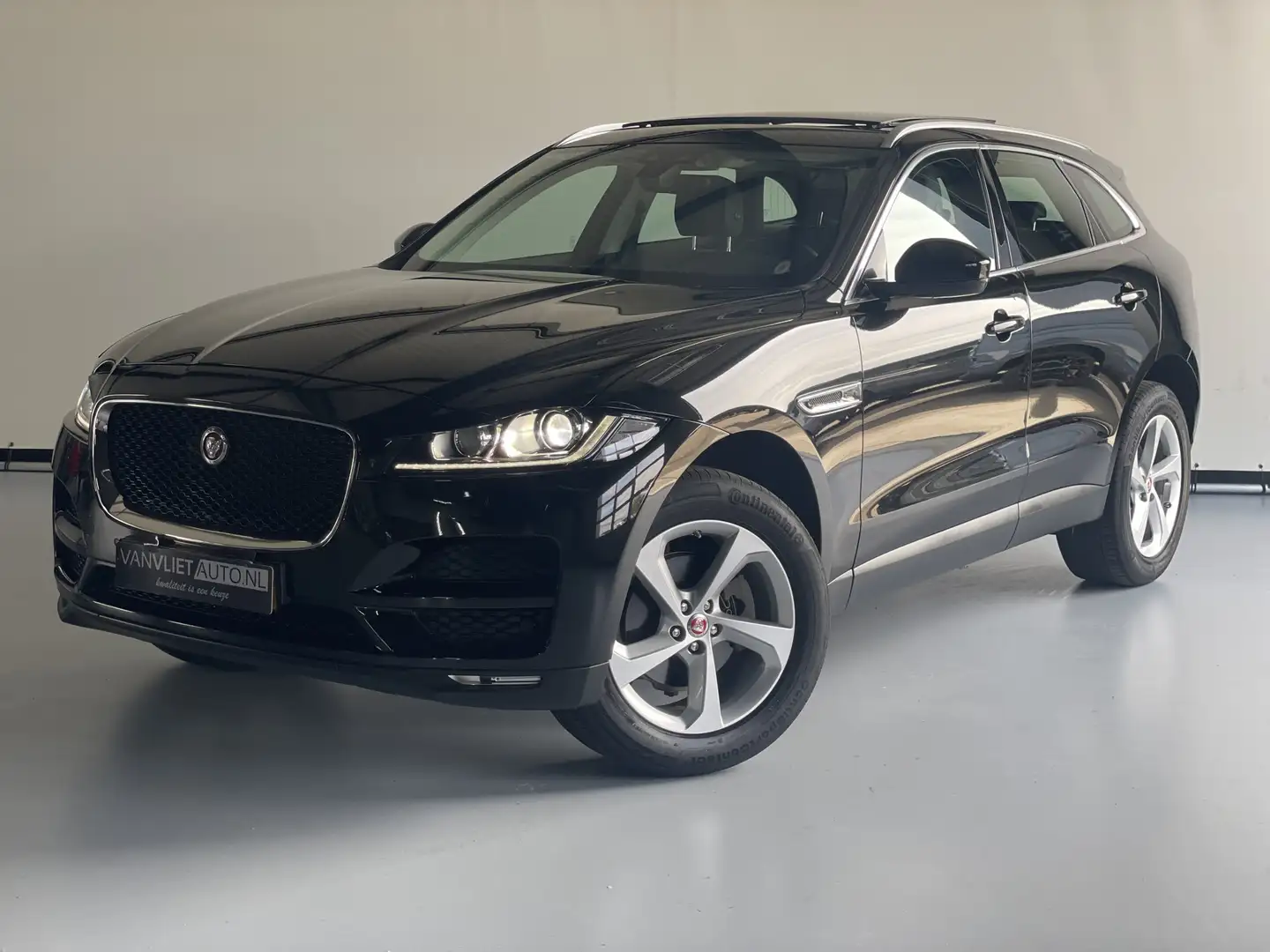Jaguar F-Pace 2.0t AWD Premium Edition PANO DAK LEDER Negro - 1