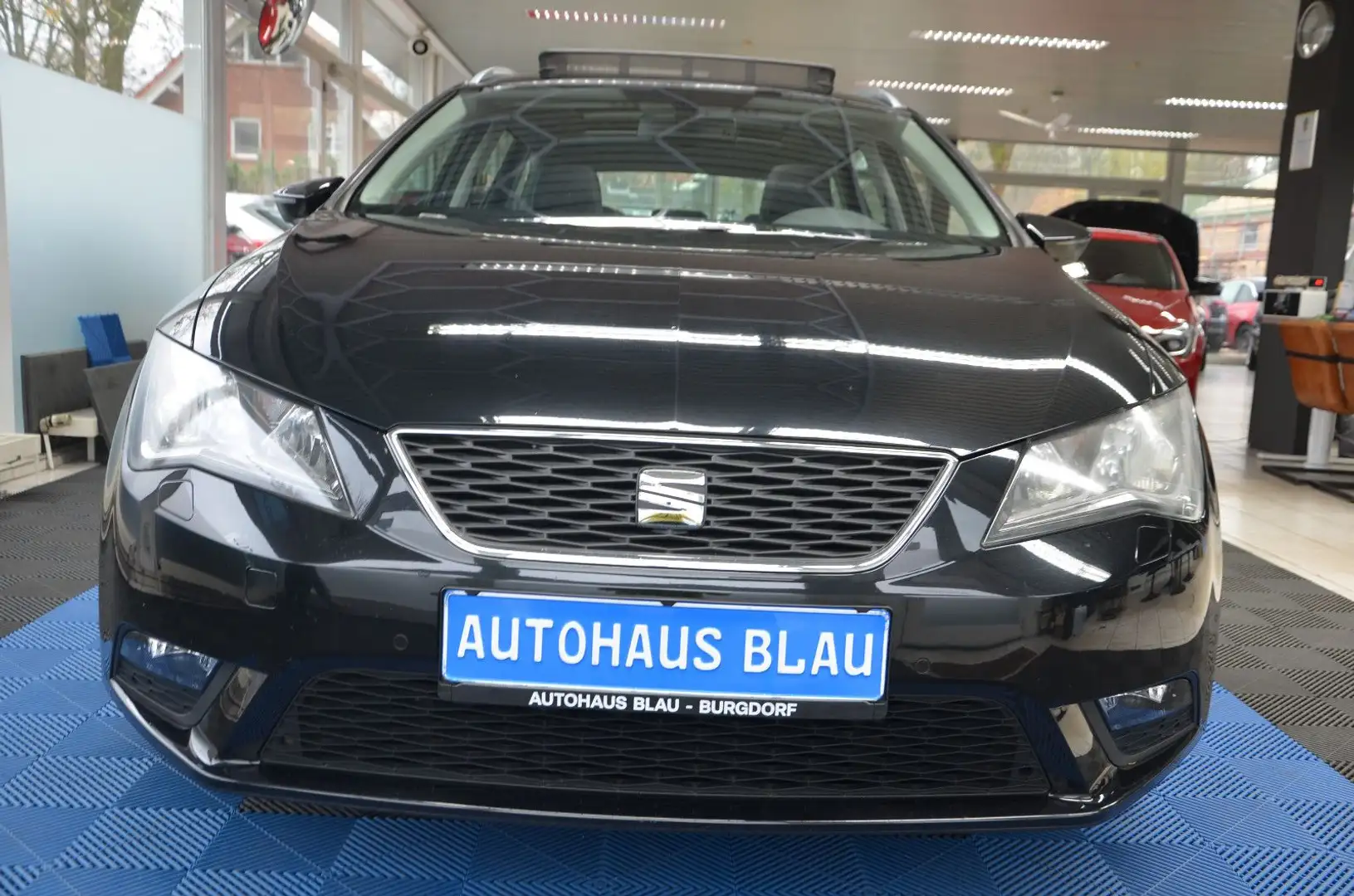 SEAT Leon ST 1.4 Style *DSG*NAVI*PANORAMAGLASDACH*2HD Schwarz - 2