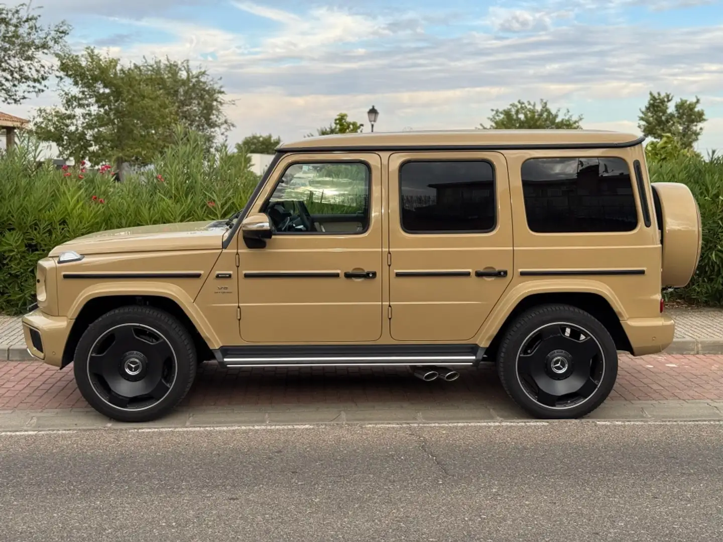 Mercedes-Benz G 63 AMG 4Matic 9G-Tronic Beige - 2