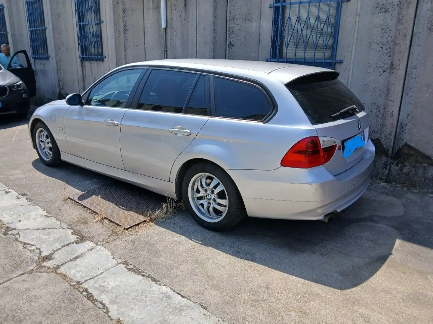 BMW 320 d cat Touring Attiva Grigio - 2