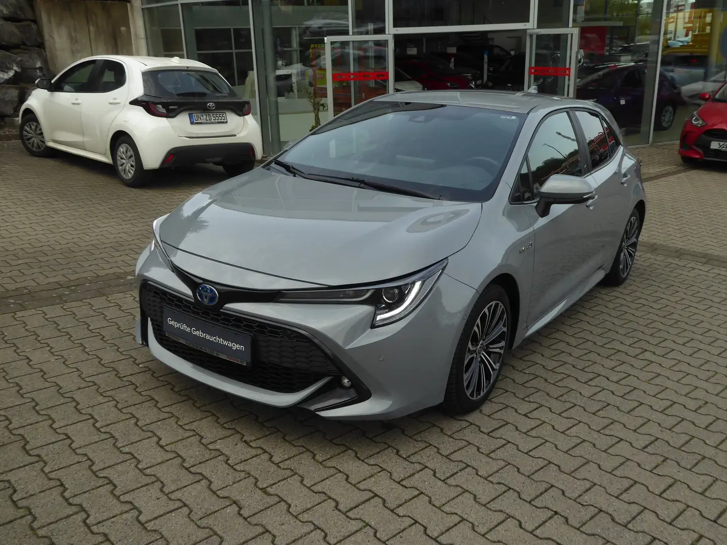 Toyota Corolla Hybrid Team D + Technik Paket Grau - 1