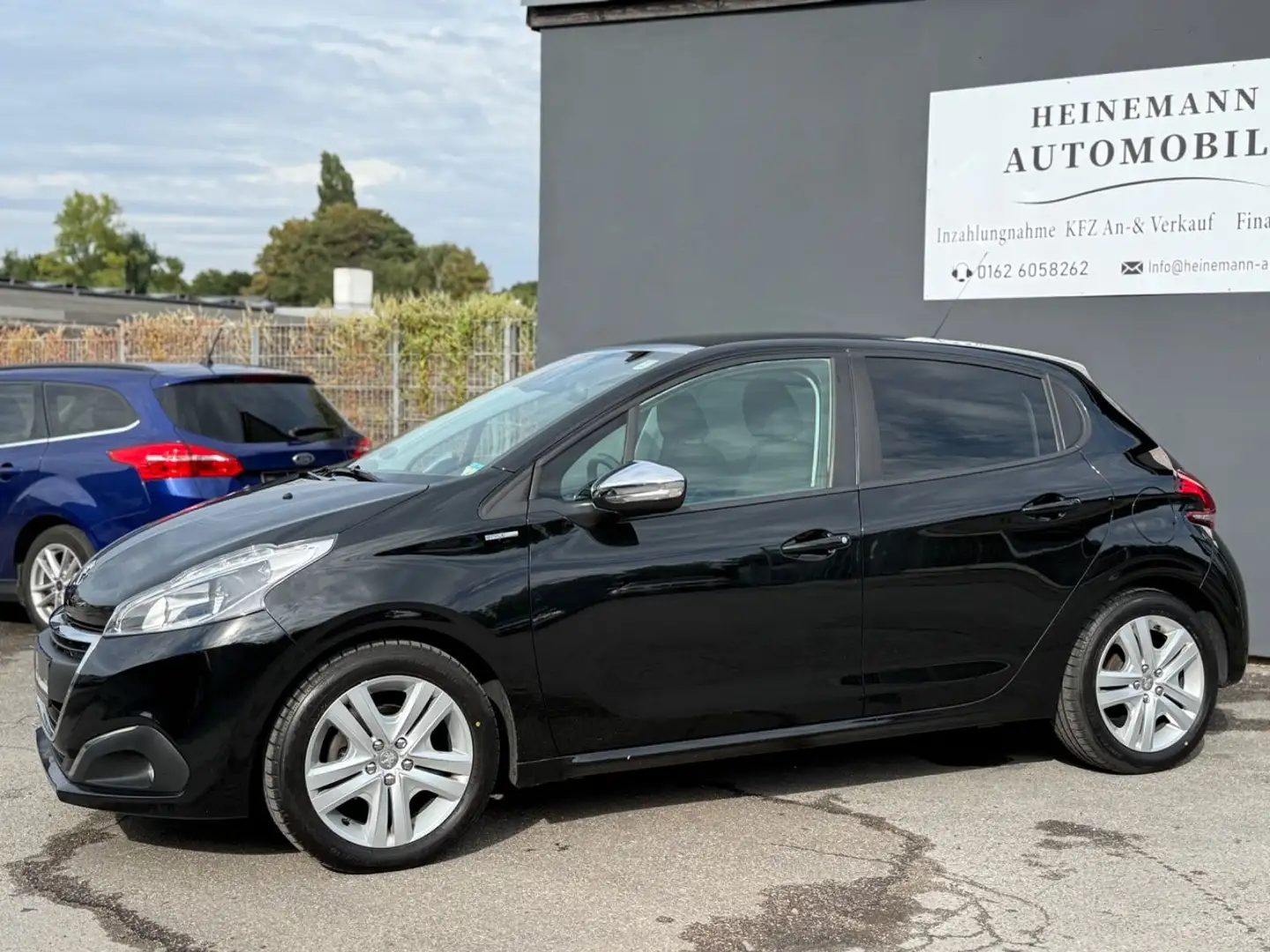 Peugeot 208 Style *1-HAND*PANORAMA*SHZ*PDC*LED*AHK*TOP* Noir - 2