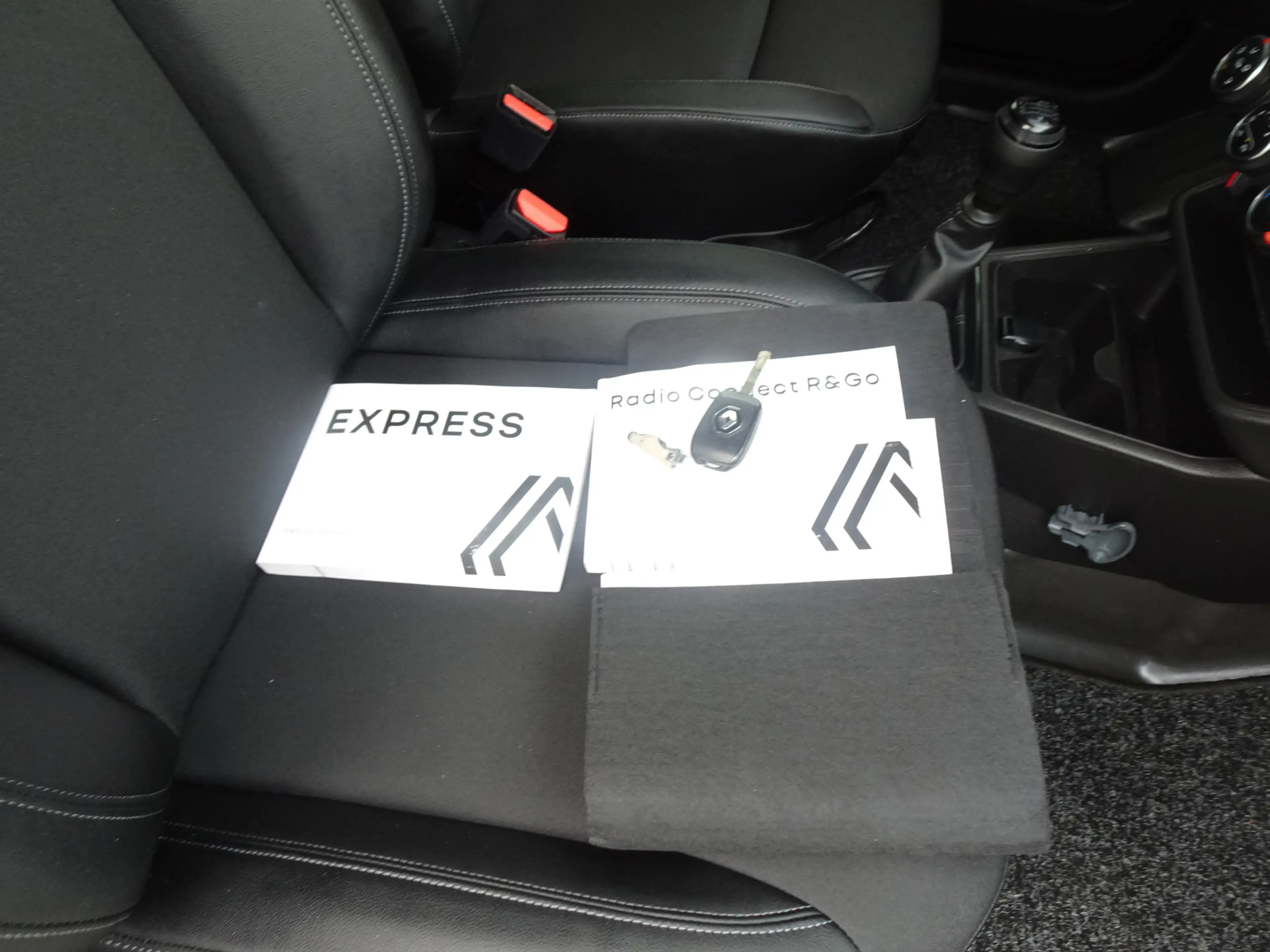 Renault Express 1.3 TCe 100 Comfort benzine uitvoering airco uniek — photo 11