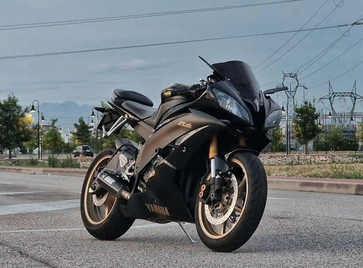 Yamaha YZF-R6 Nero e Oro Zwart - 1