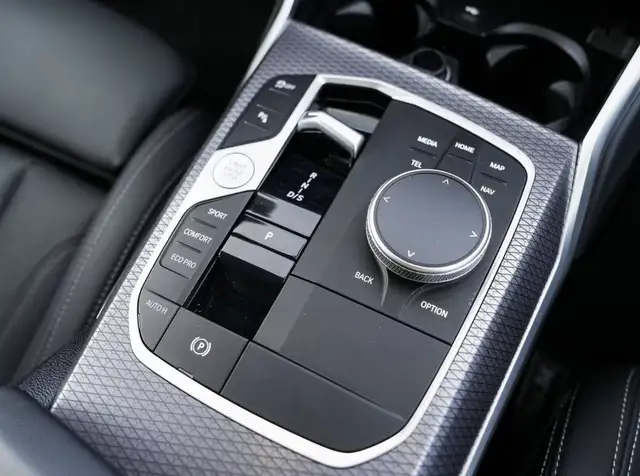 BMW 3 Series view 12