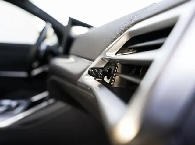 BMW 3 Series view 10