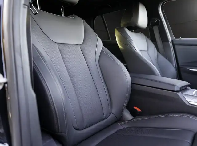BMW 3 Series view 8