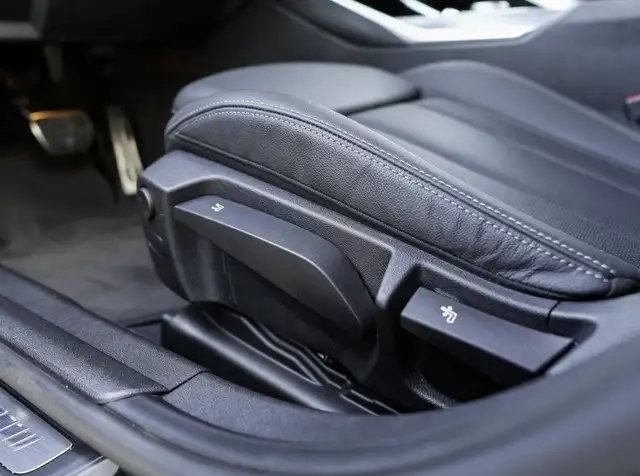 BMW 3 Series view 6