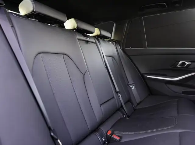 BMW 3 Series view 9