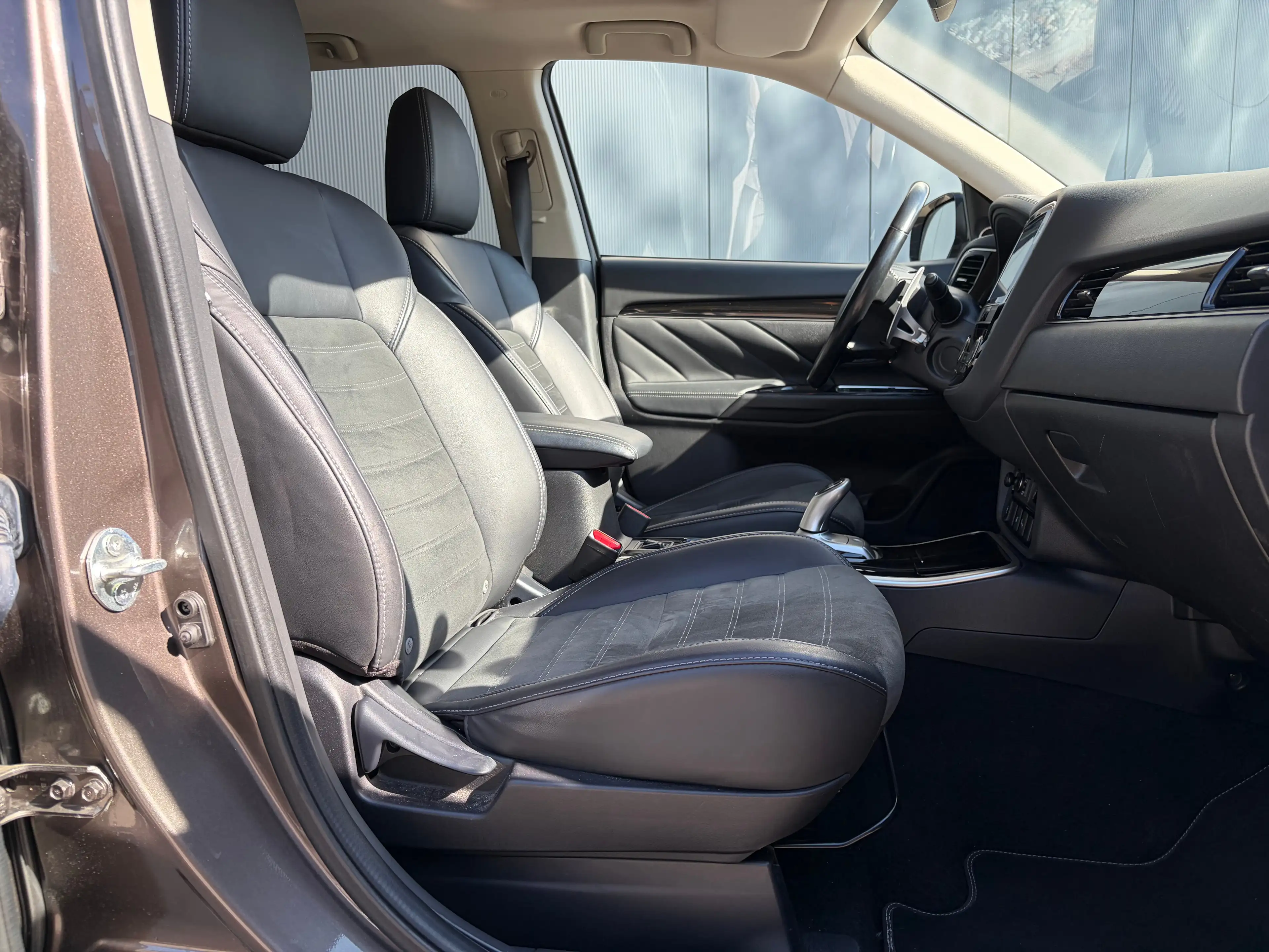 Mitsubishi Outlander 225pk PHEV Intense+ Automaat | Trekhaak 1500 kg ge — photo 21