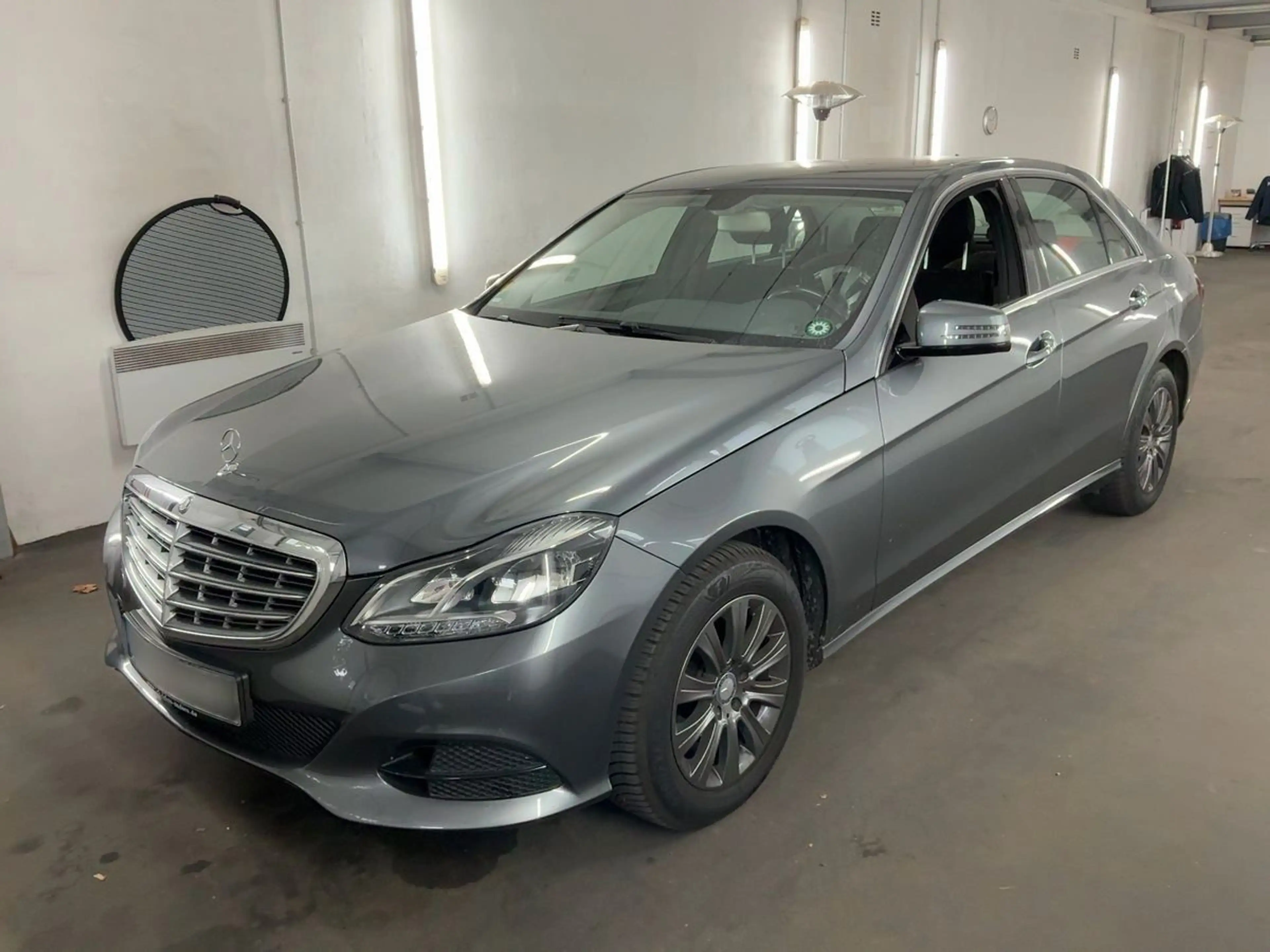 Mercedes-Benz E 200 CGI BlueEfficiency / nur 65.000 km