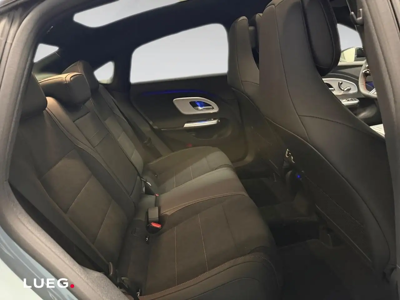 Mercedes-Benz CLA 200 AMG+MULTIBEAM+DISTRONIC+360+PANORAMADACH 13