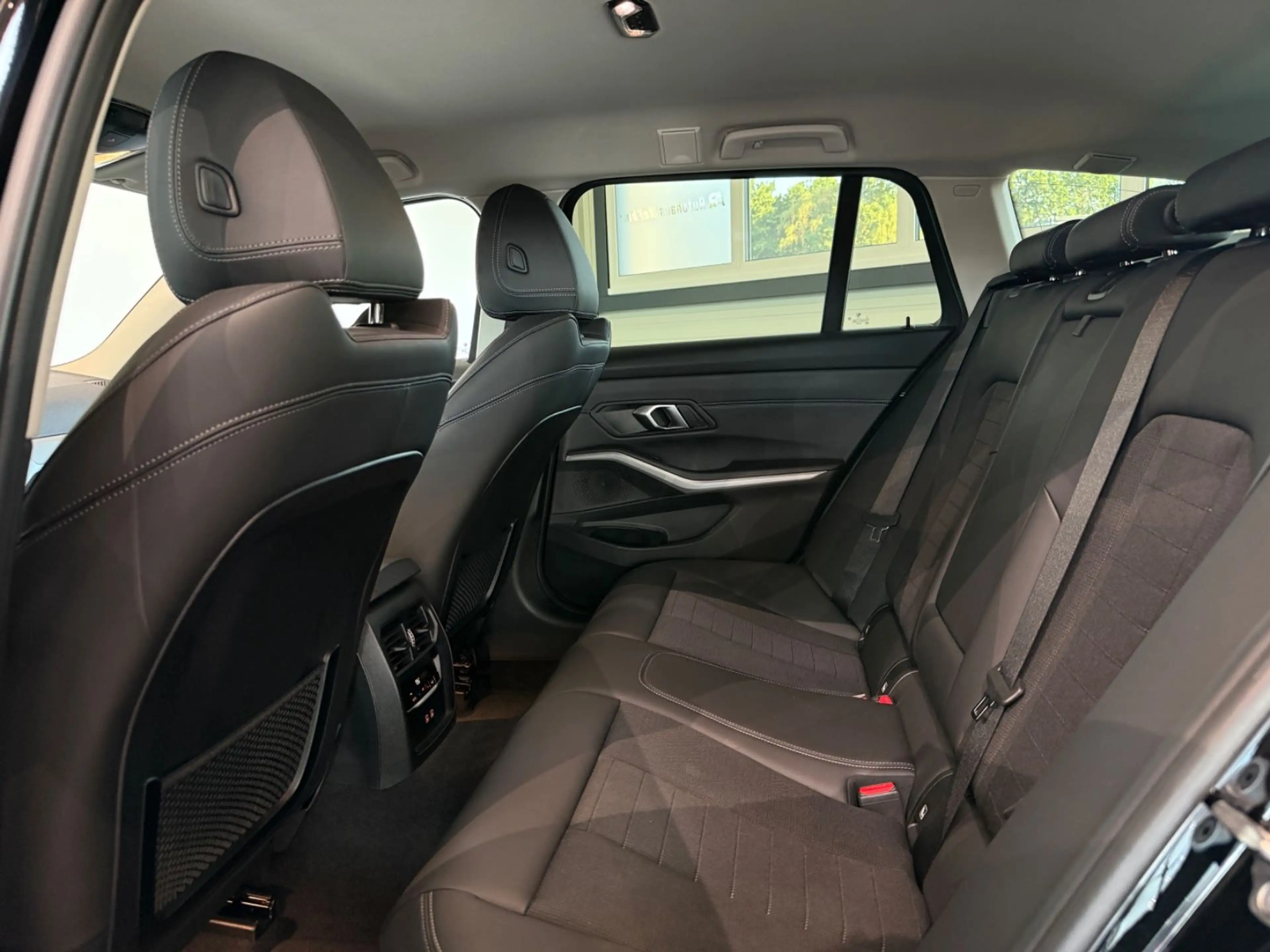 BMW 318 i Advantag*LEDER*LED*KAMERA*SHZ*DIGITALTACHO* — photo 15