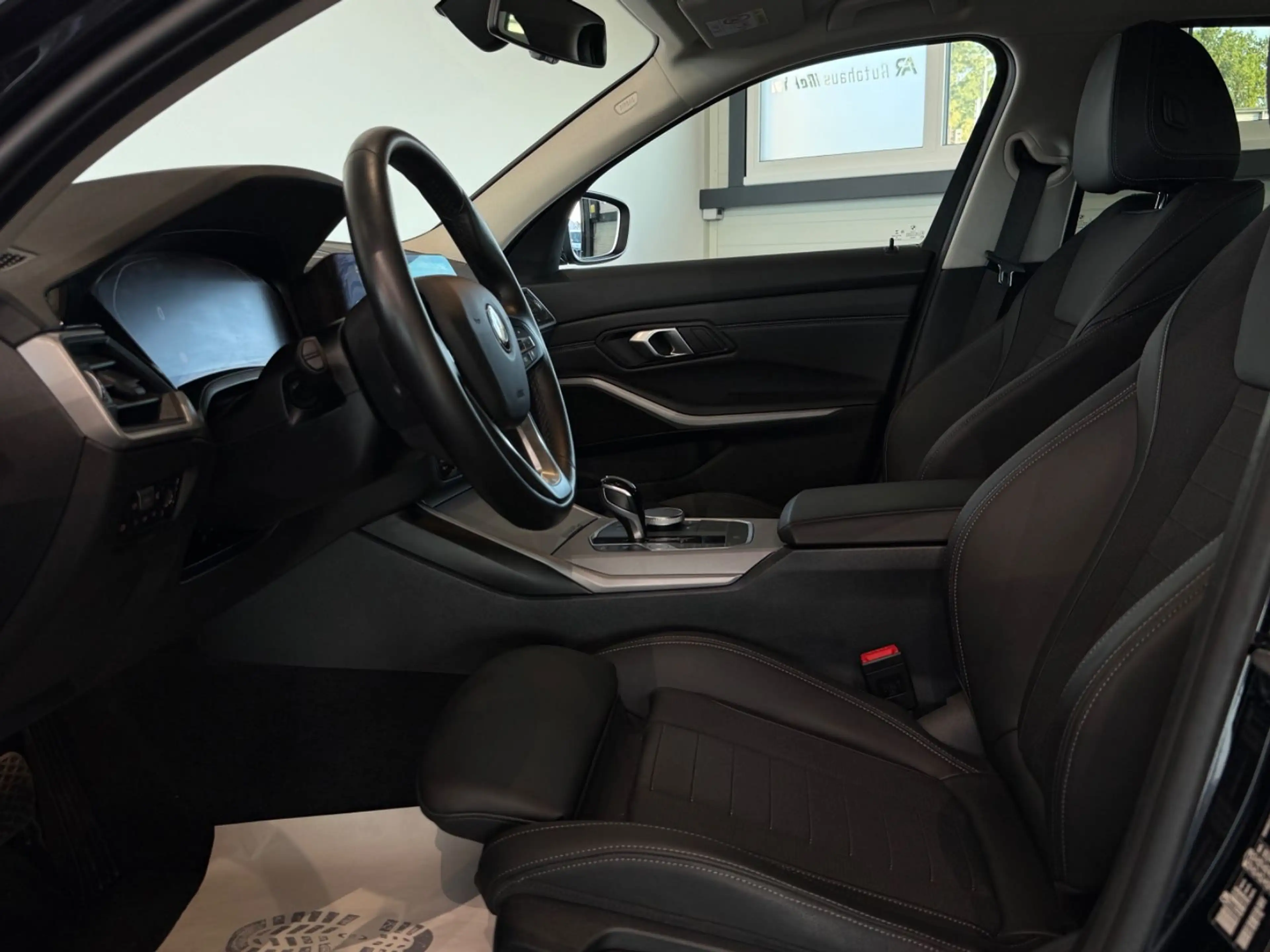 BMW 318 i Advantag*LEDER*LED*KAMERA*SHZ*DIGITALTACHO* — photo 12