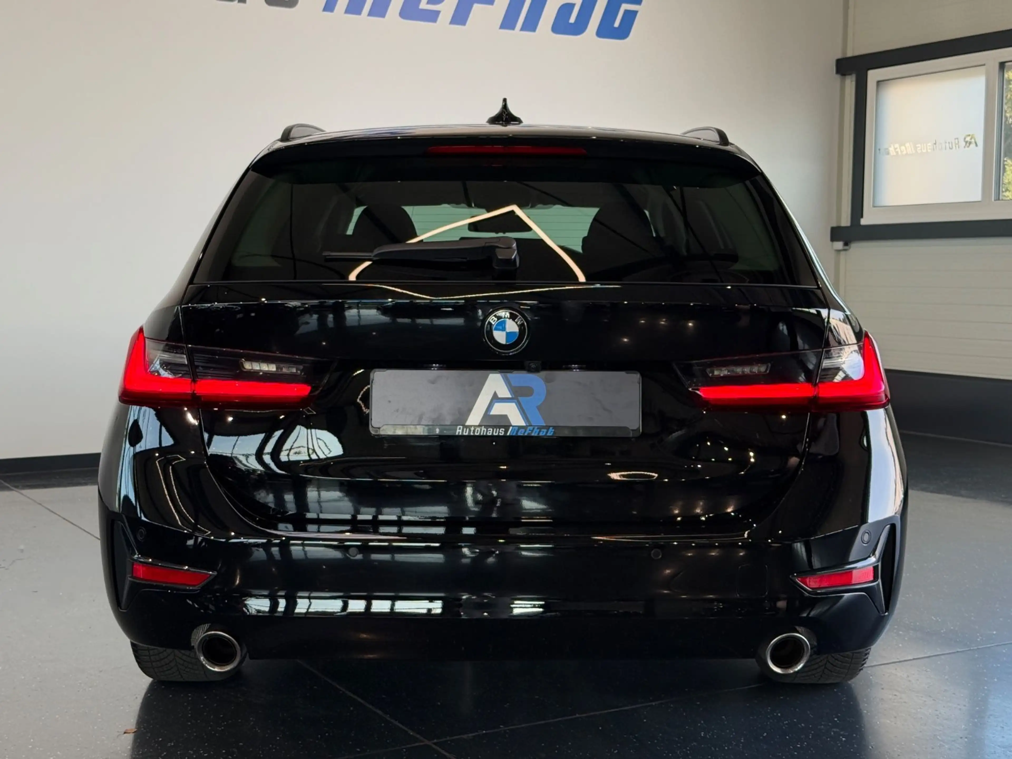 BMW 318 i Advantag*LEDER*LED*KAMERA*SHZ*DIGITALTACHO* — photo 9