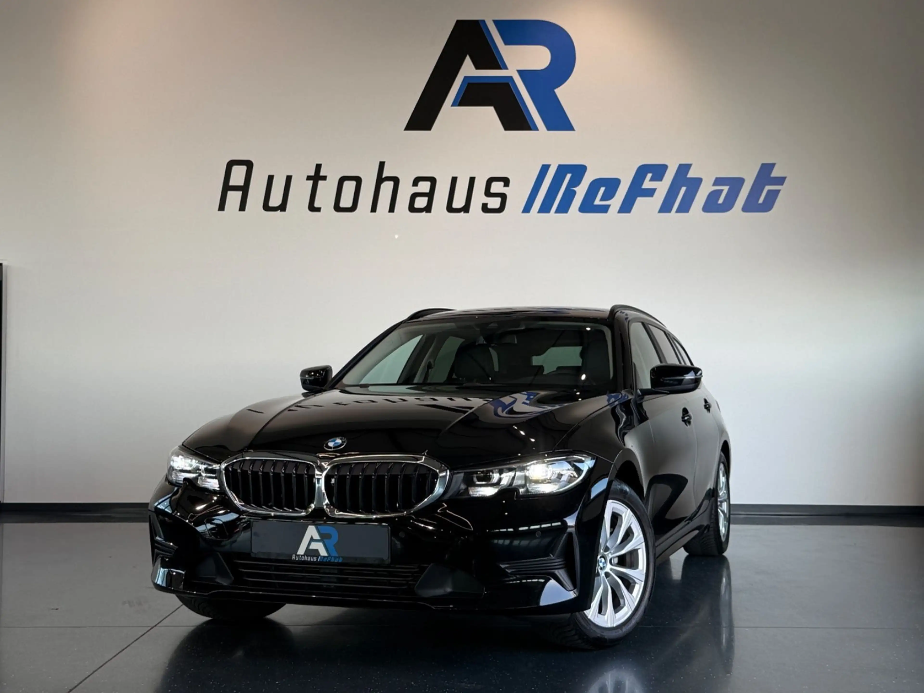 BMW 318 i Advantag*LEDER*LED*KAMERA*SHZ*DIGITALTACHO*