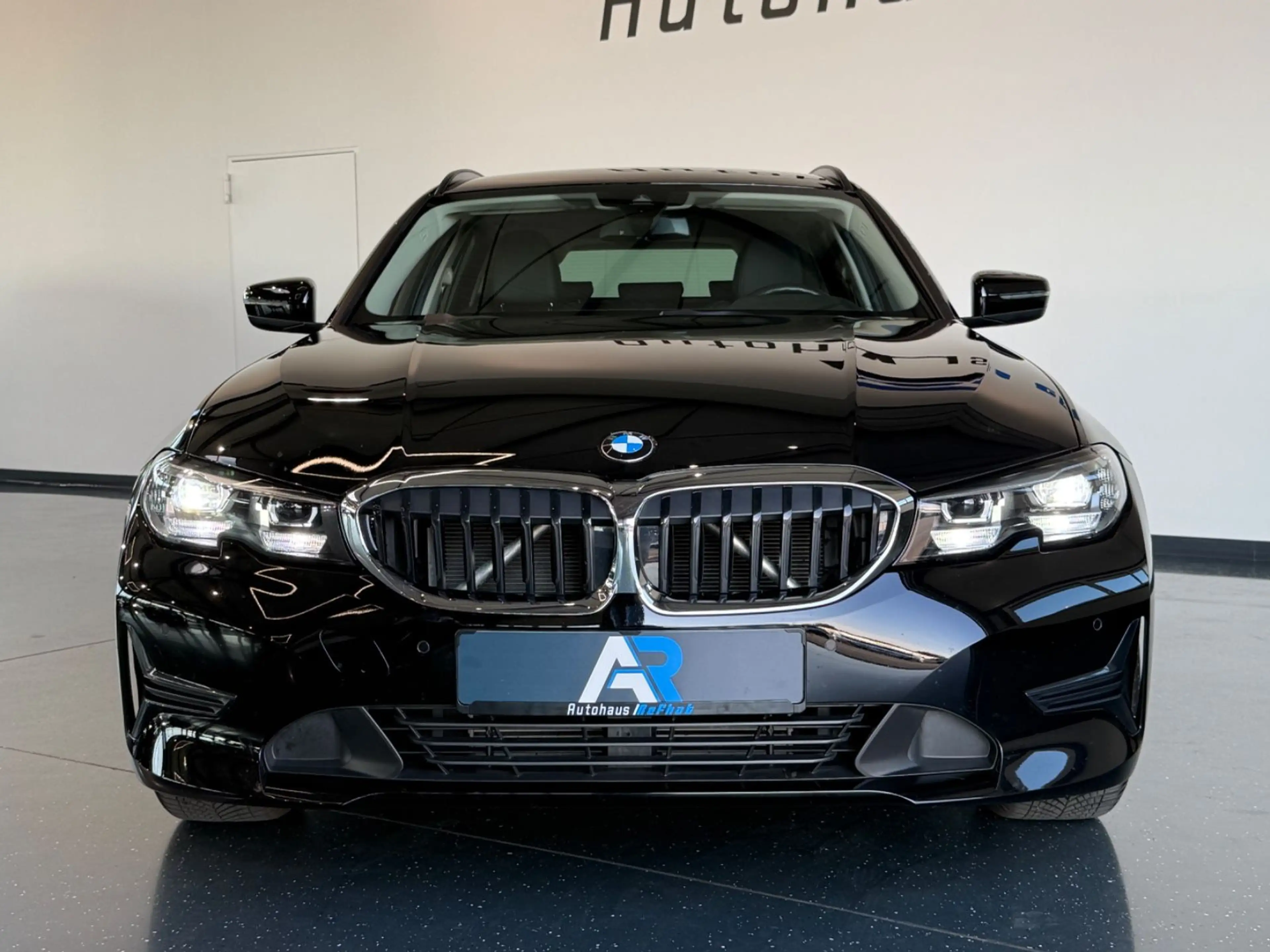 BMW 318 i Advantag*LEDER*LED*KAMERA*SHZ*DIGITALTACHO* — photo 4