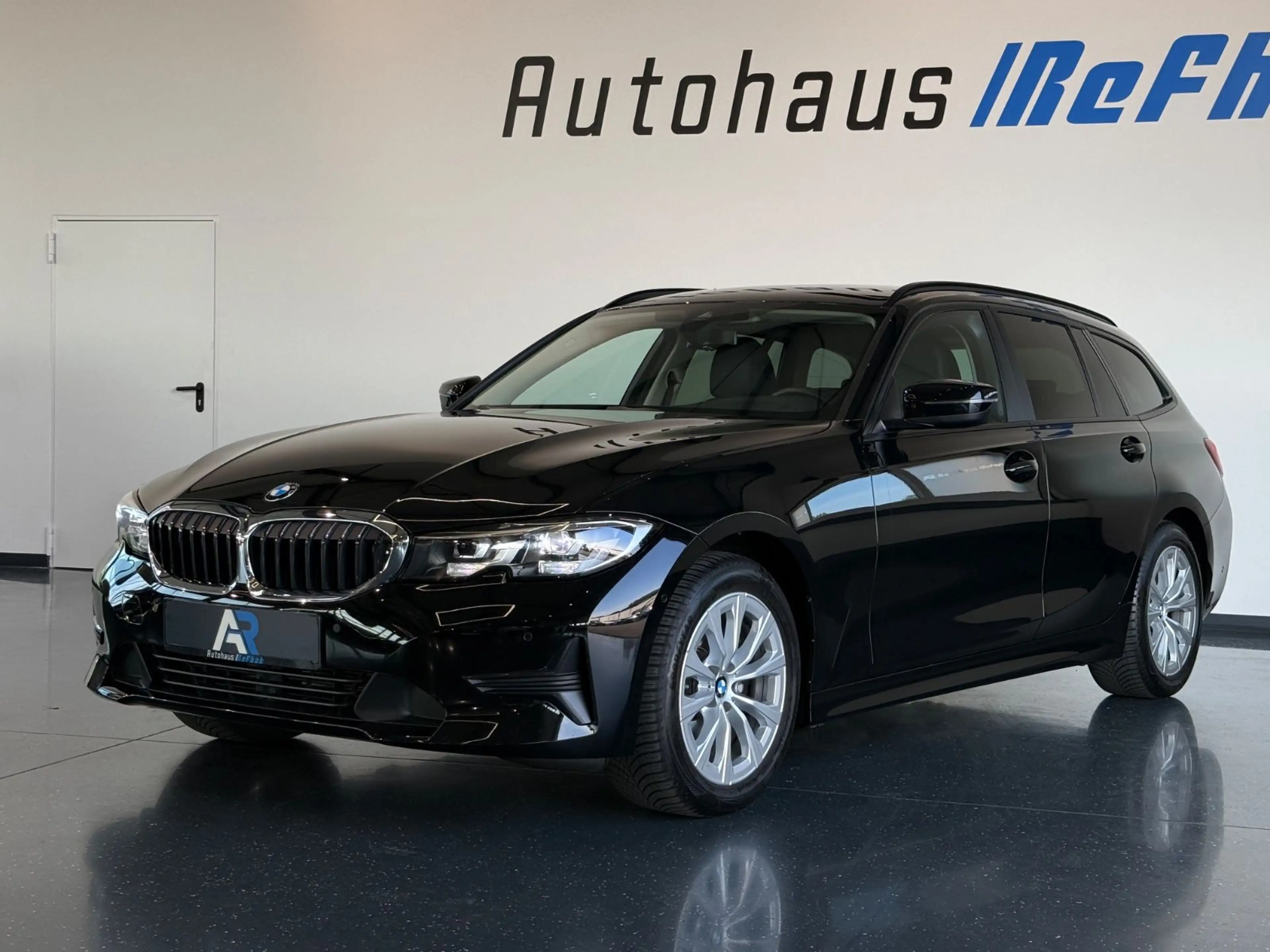 BMW 318 i Advantag*LEDER*LED*KAMERA*SHZ*DIGITALTACHO* — photo 2