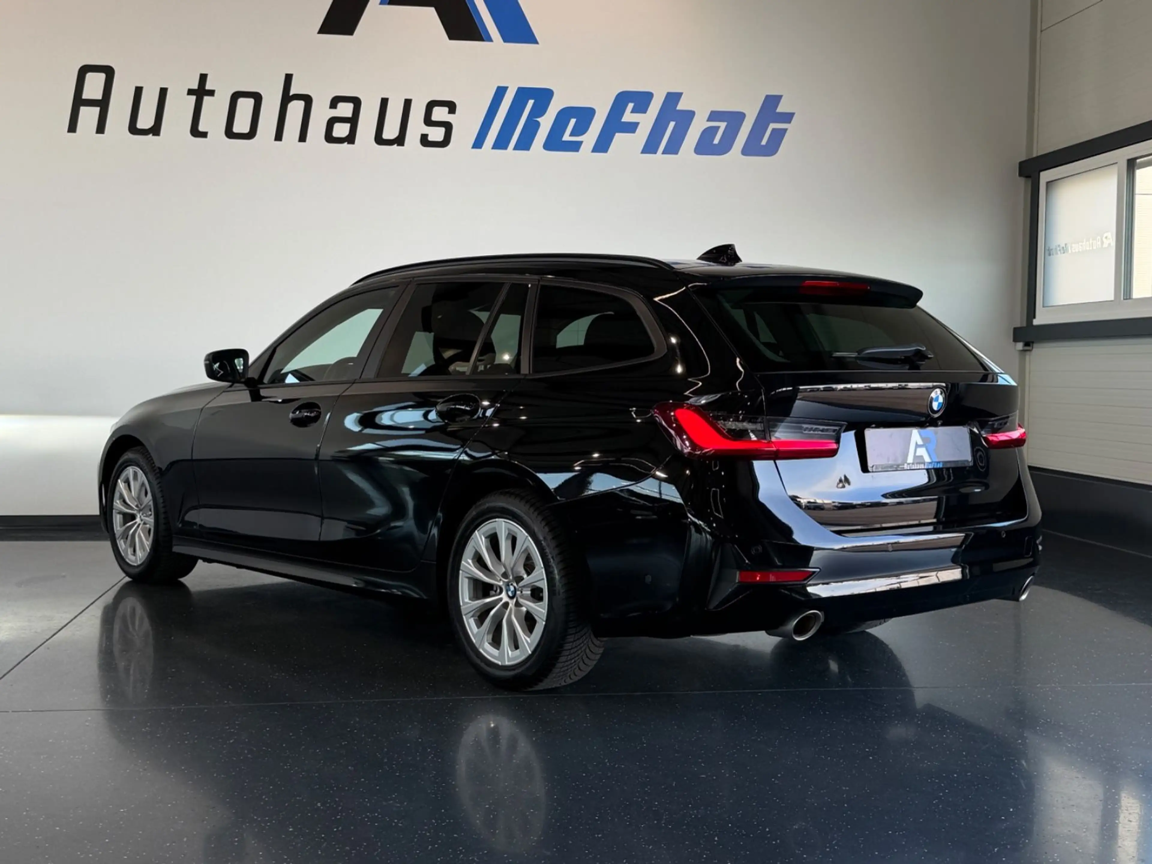 BMW 318 i Advantag*LEDER*LED*KAMERA*SHZ*DIGITALTACHO* — photo 10