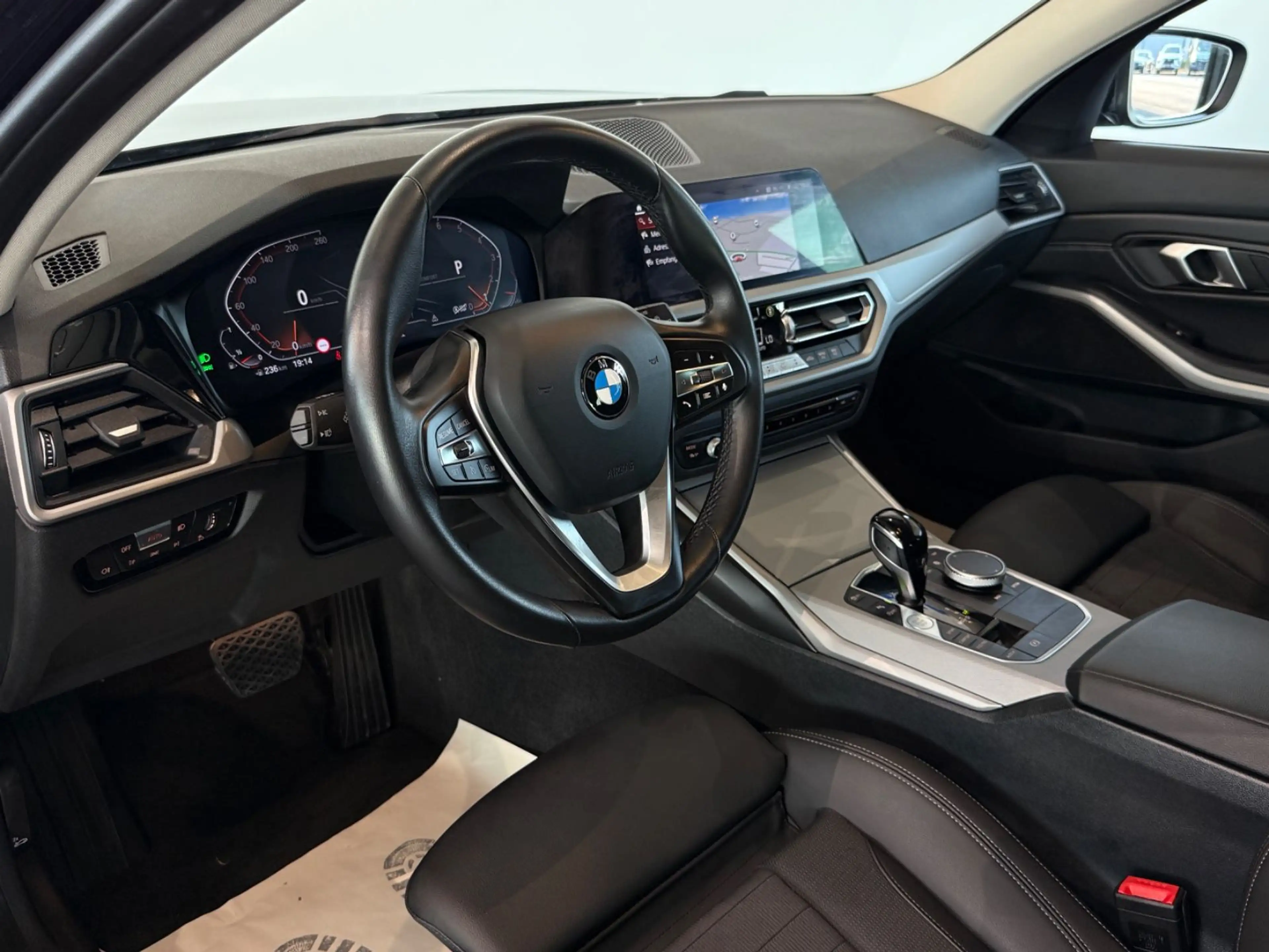 BMW 318 i Advantag*LEDER*LED*KAMERA*SHZ*DIGITALTACHO* — photo 13