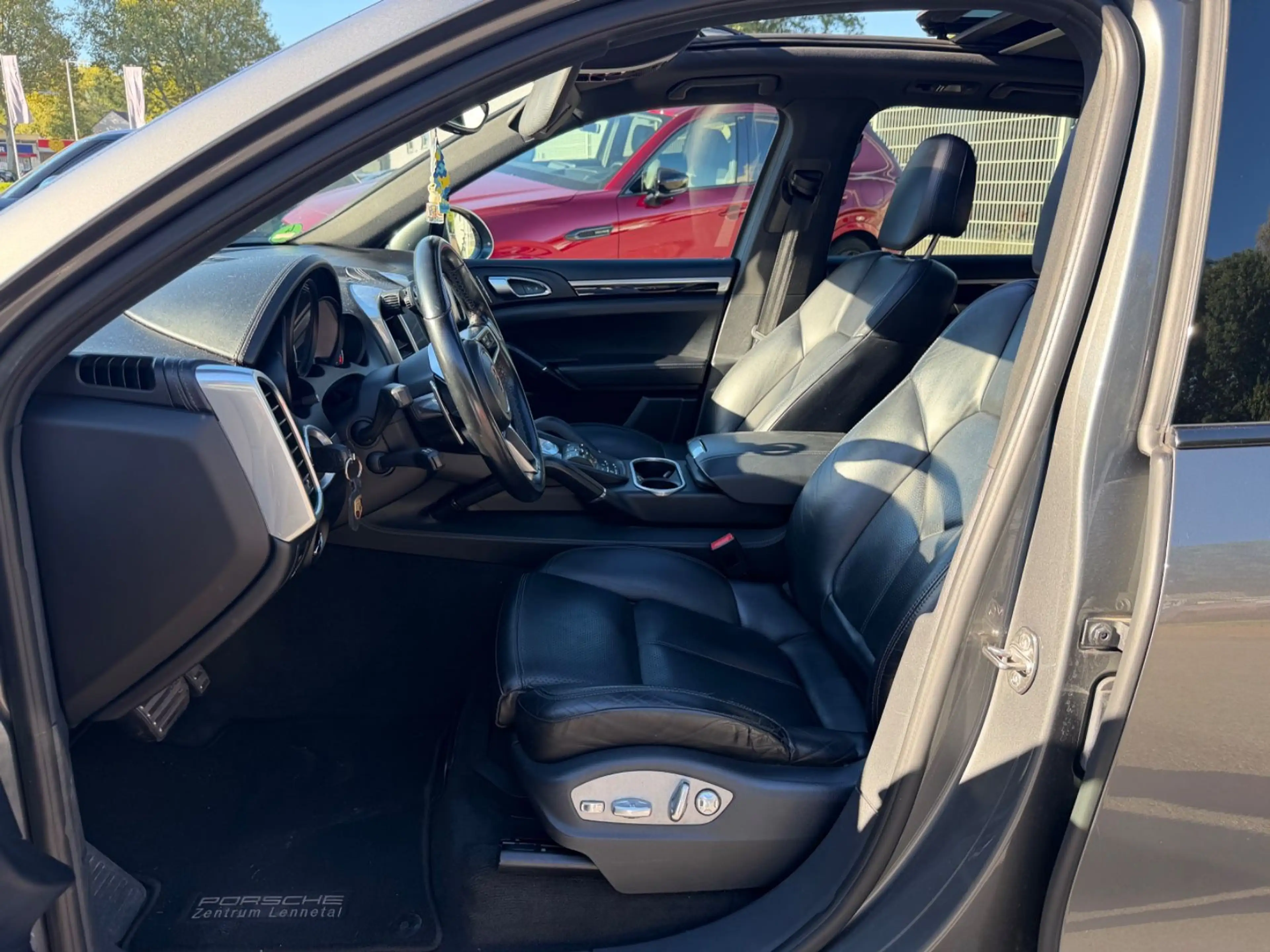 Porsche Cayenne 4,2 V8/CAYENNE S/SPORT/NAVI/LEDER/360"/PANO/LED! — photo 7
