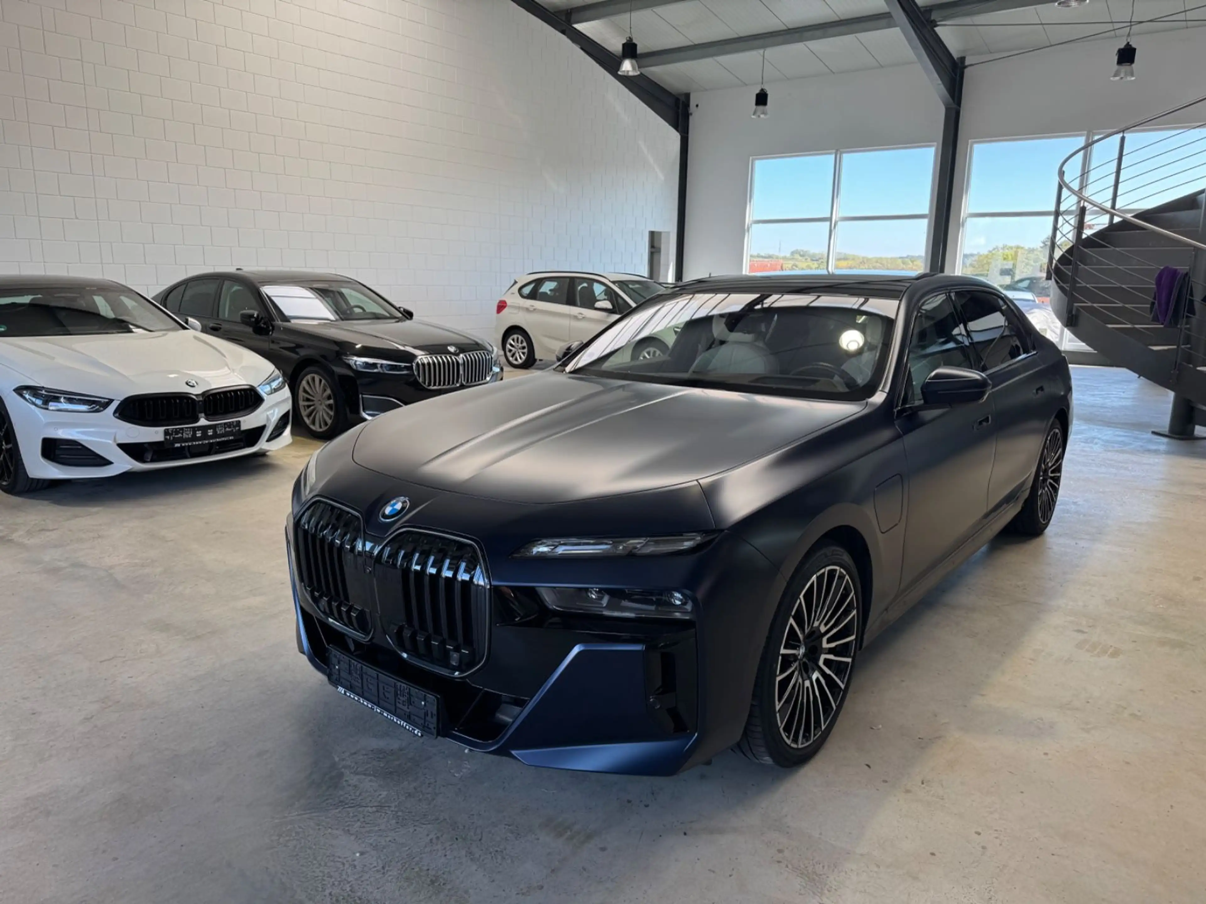 BMW 750 e xDrive MSportPro Individual TV+B&W +Lounge — photo 10