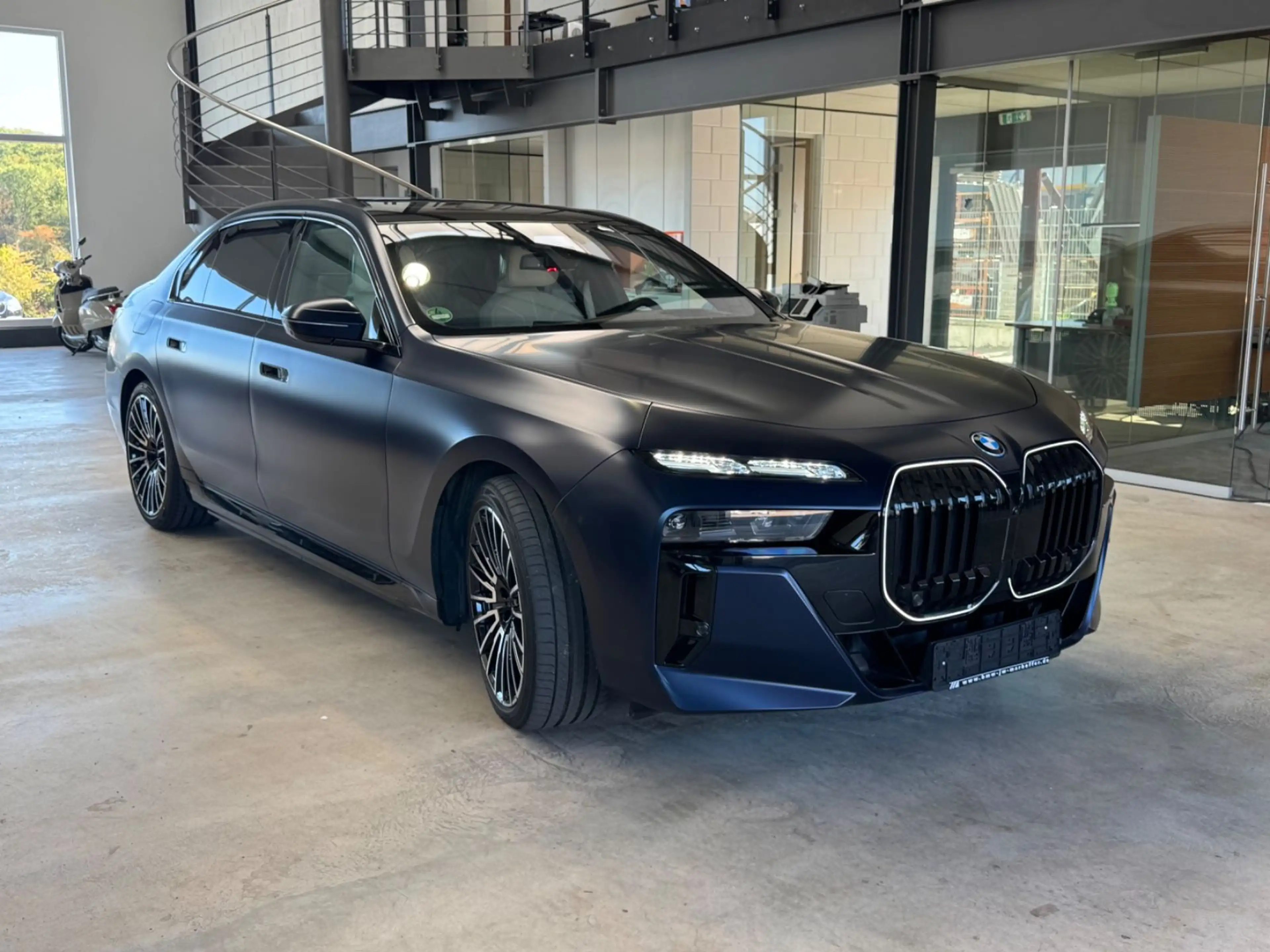 BMW 750 e xDrive MSportPro Individual TV+B&W +Lounge — photo 4
