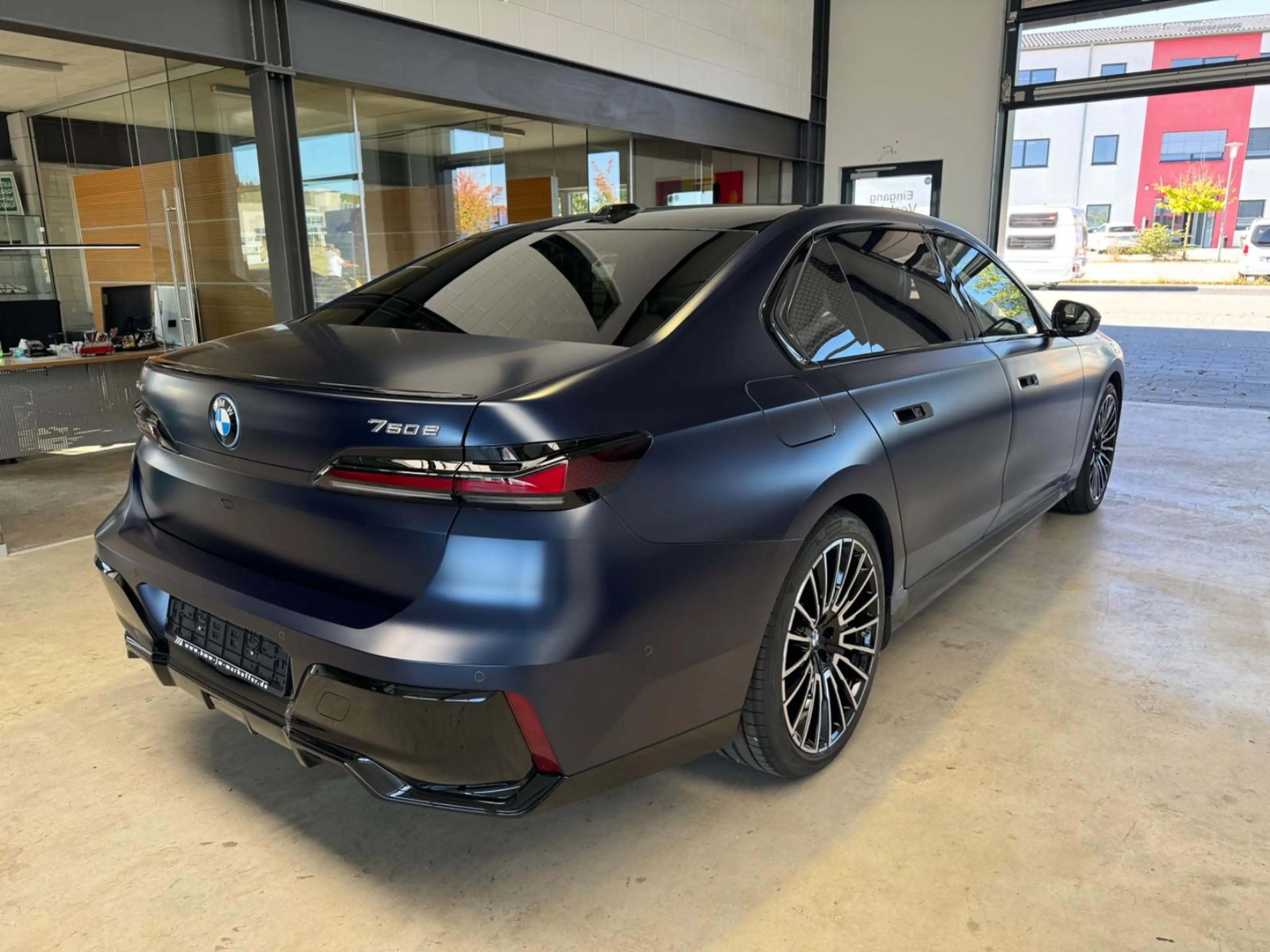 BMW 750 e xDrive MSportPro Individual TV+B&W +Lounge — photo 12