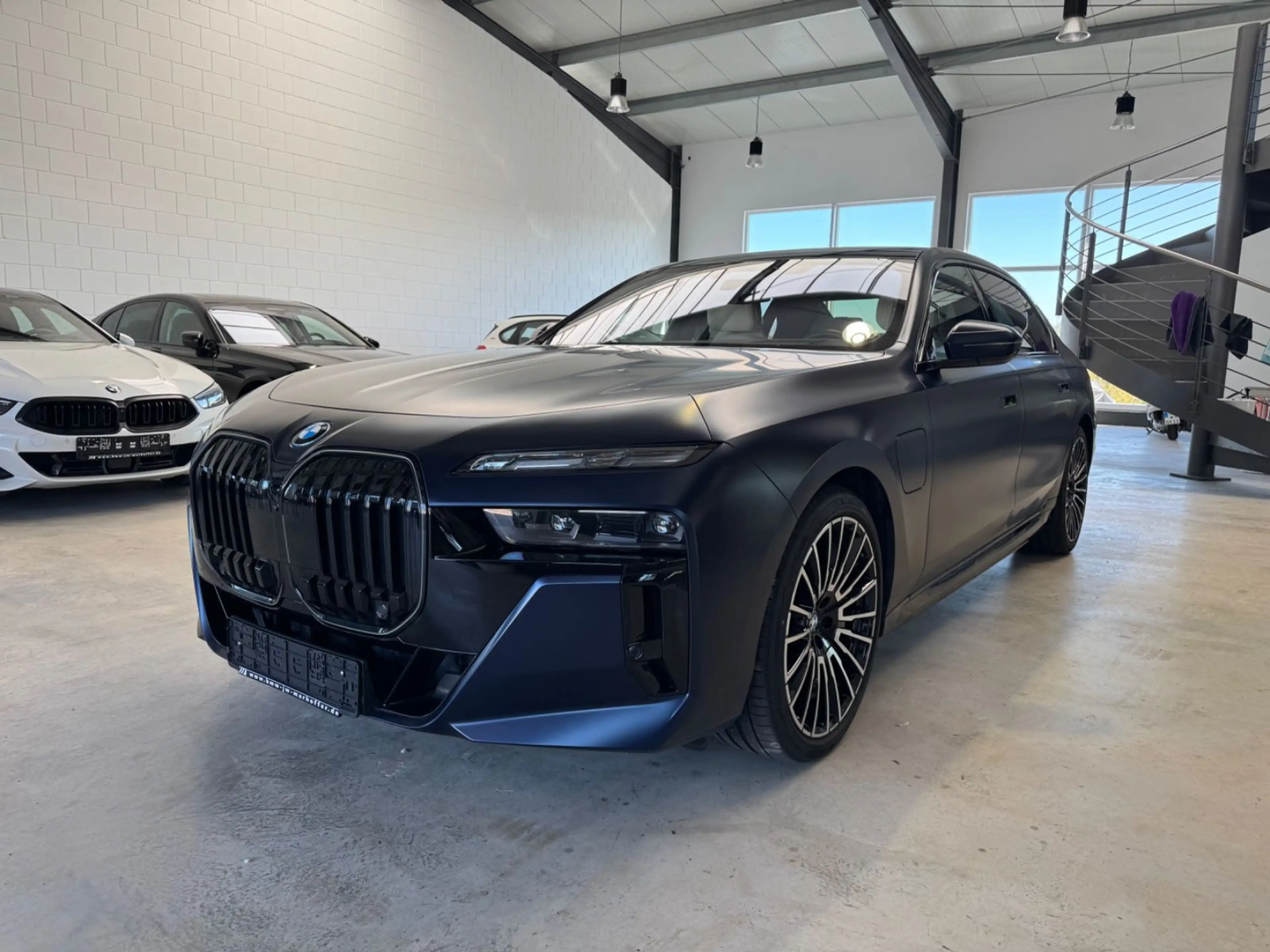 BMW 750 e xDrive MSportPro Individual TV+B&W +Lounge — photo 14